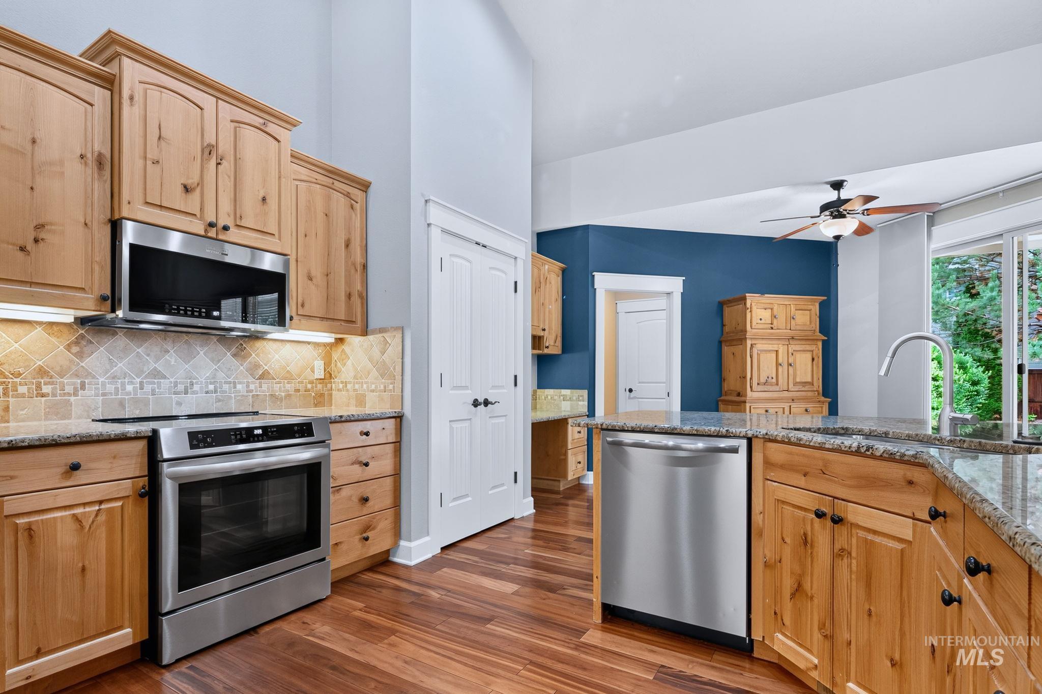 3660 N Colbourne Way Property Photo 14