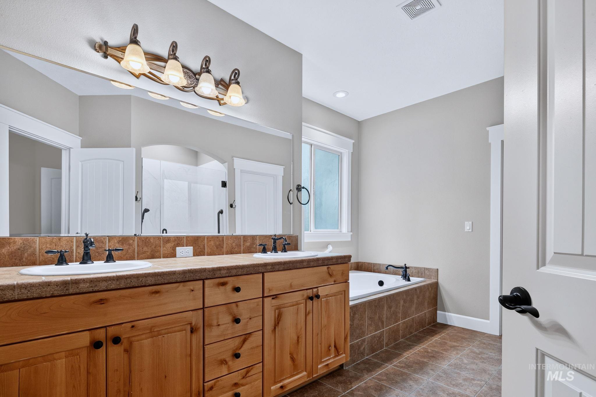 3660 N Colbourne Way Property Photo 25