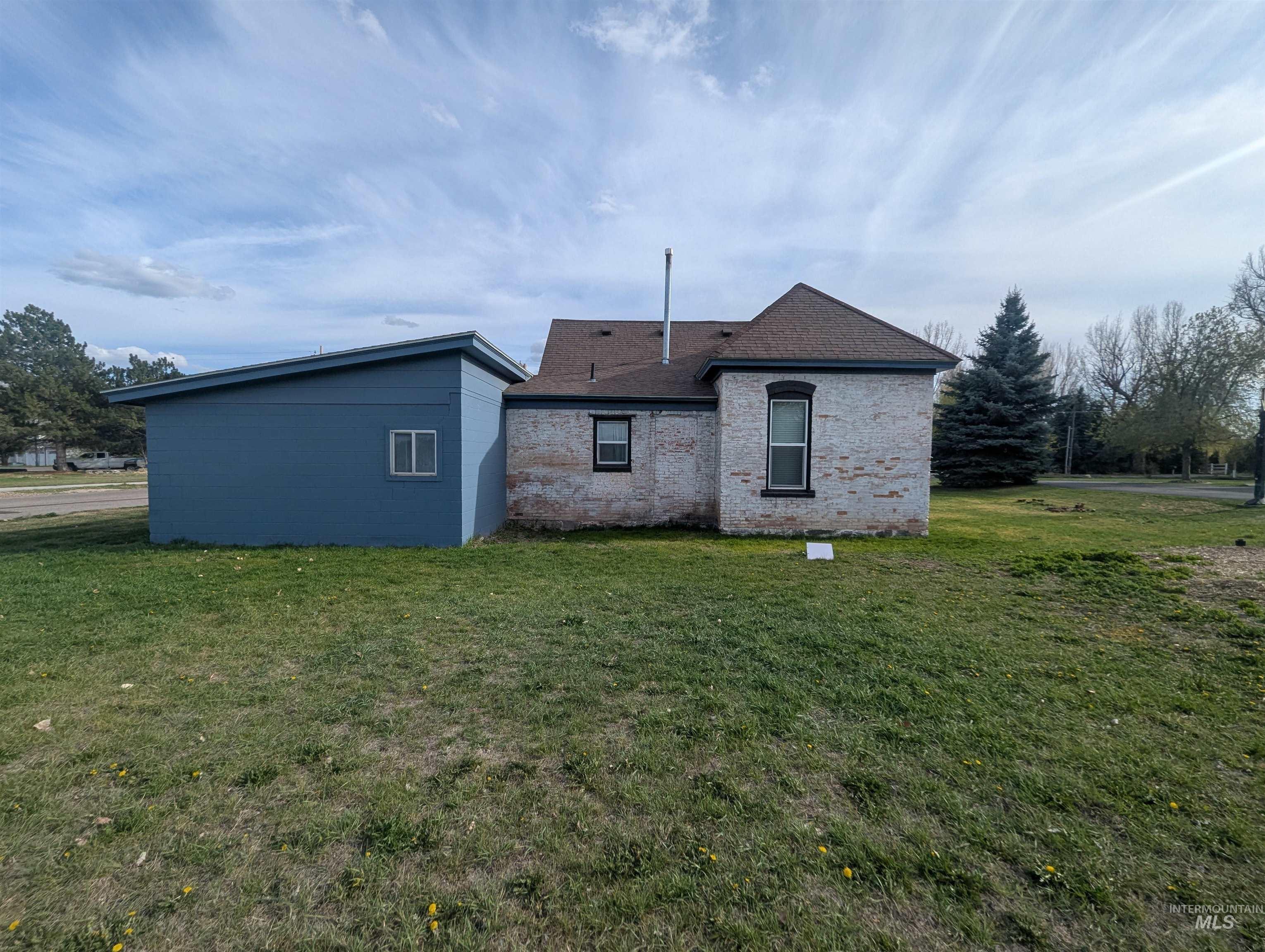 4949 E 41 N Property Photo 3