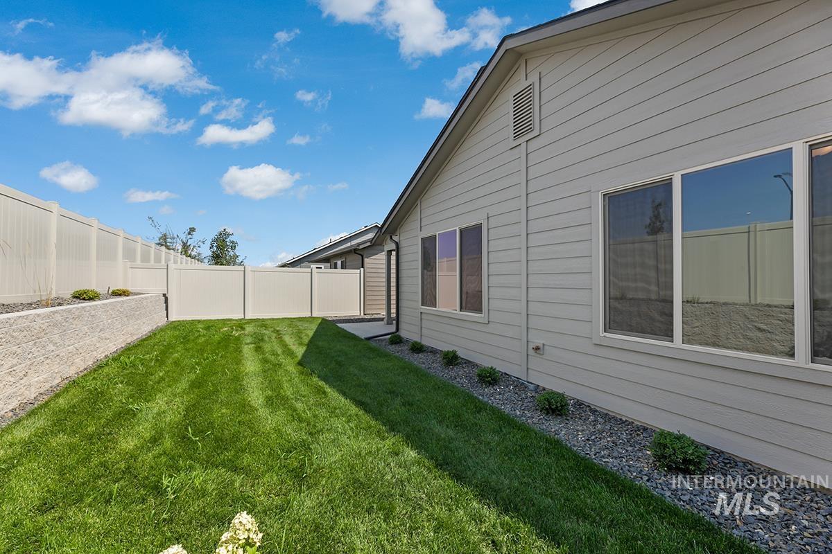 1688 E Hadler St. Property Photo 17
