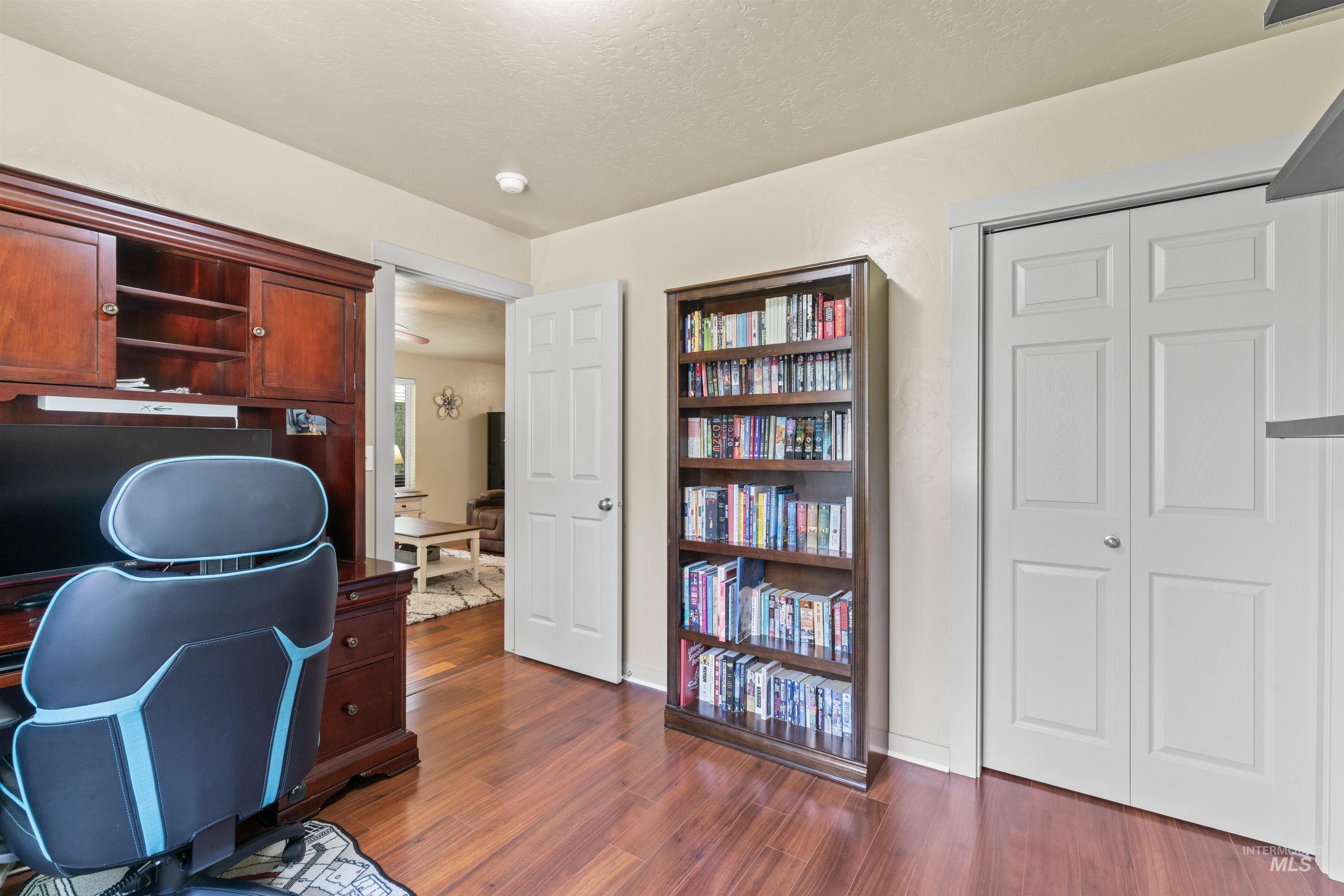 4521 W Quaker Ridge Drive Property Photo 16