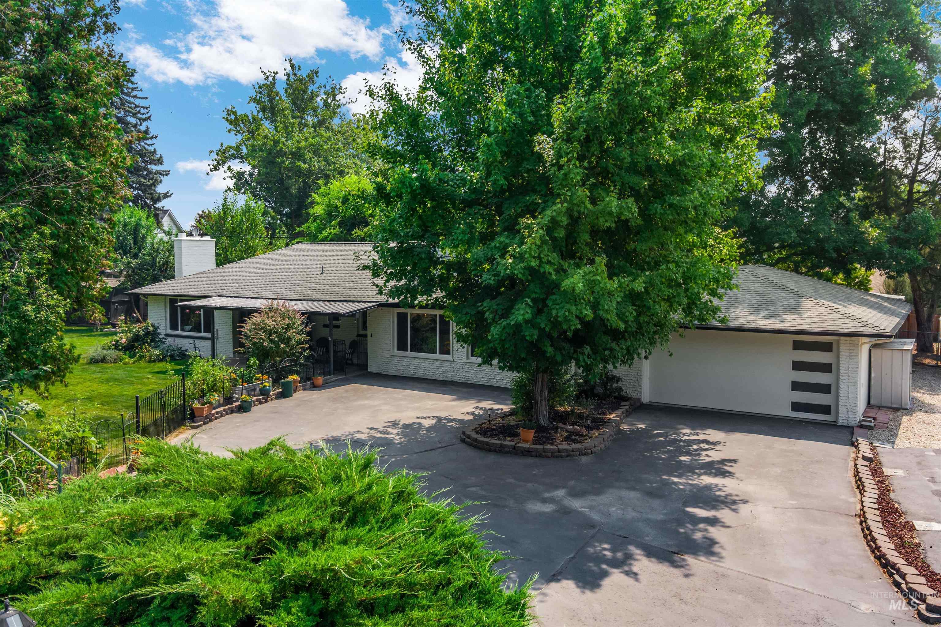 157 W Willoway Drive