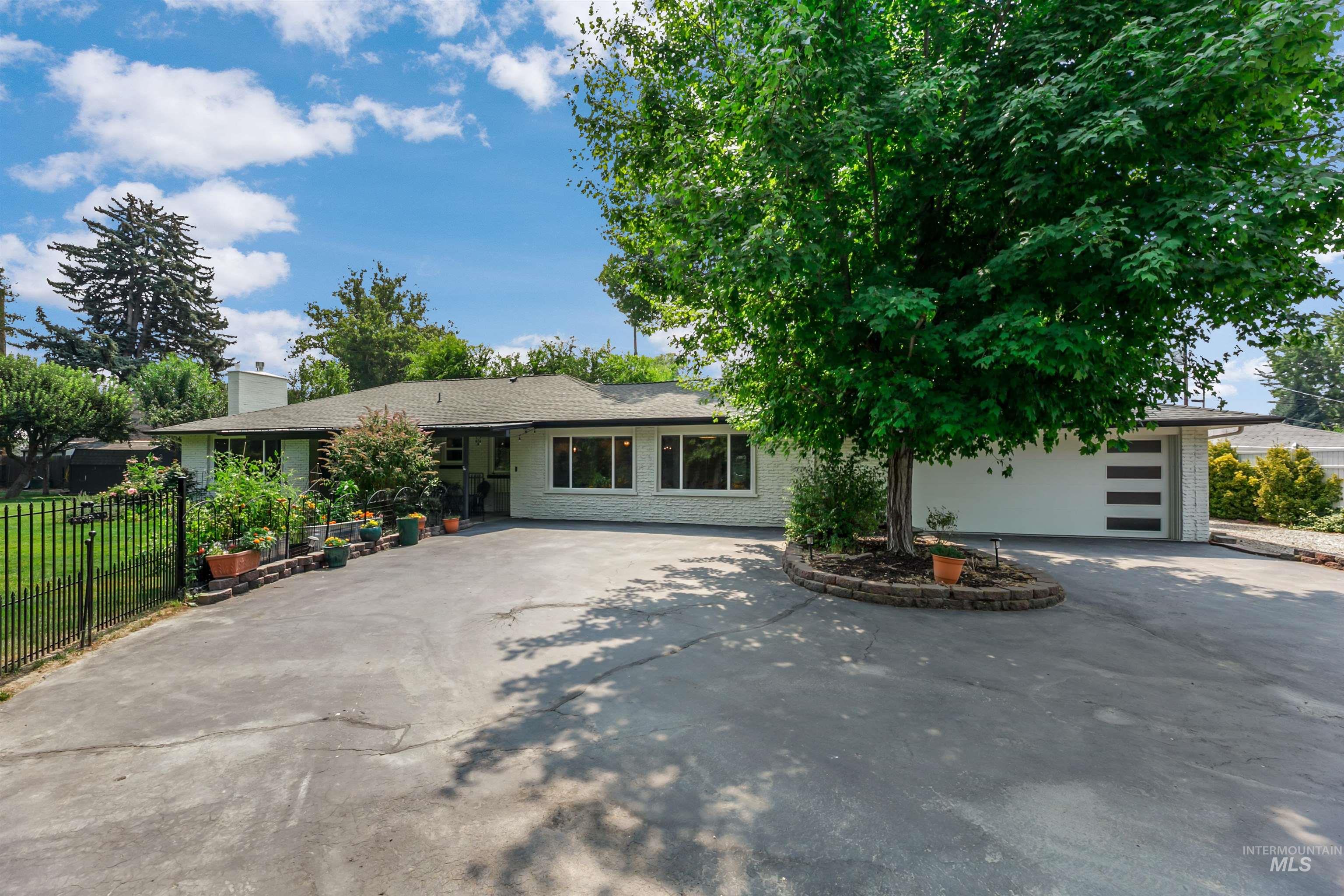 157 W Willoway Drive Property Photo 32