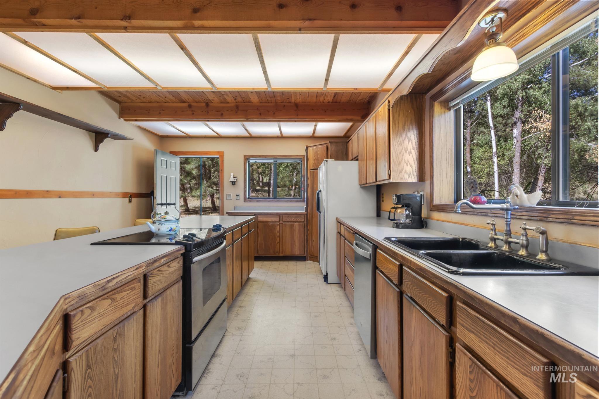 175 Evergreen Dr. Property Photo 10