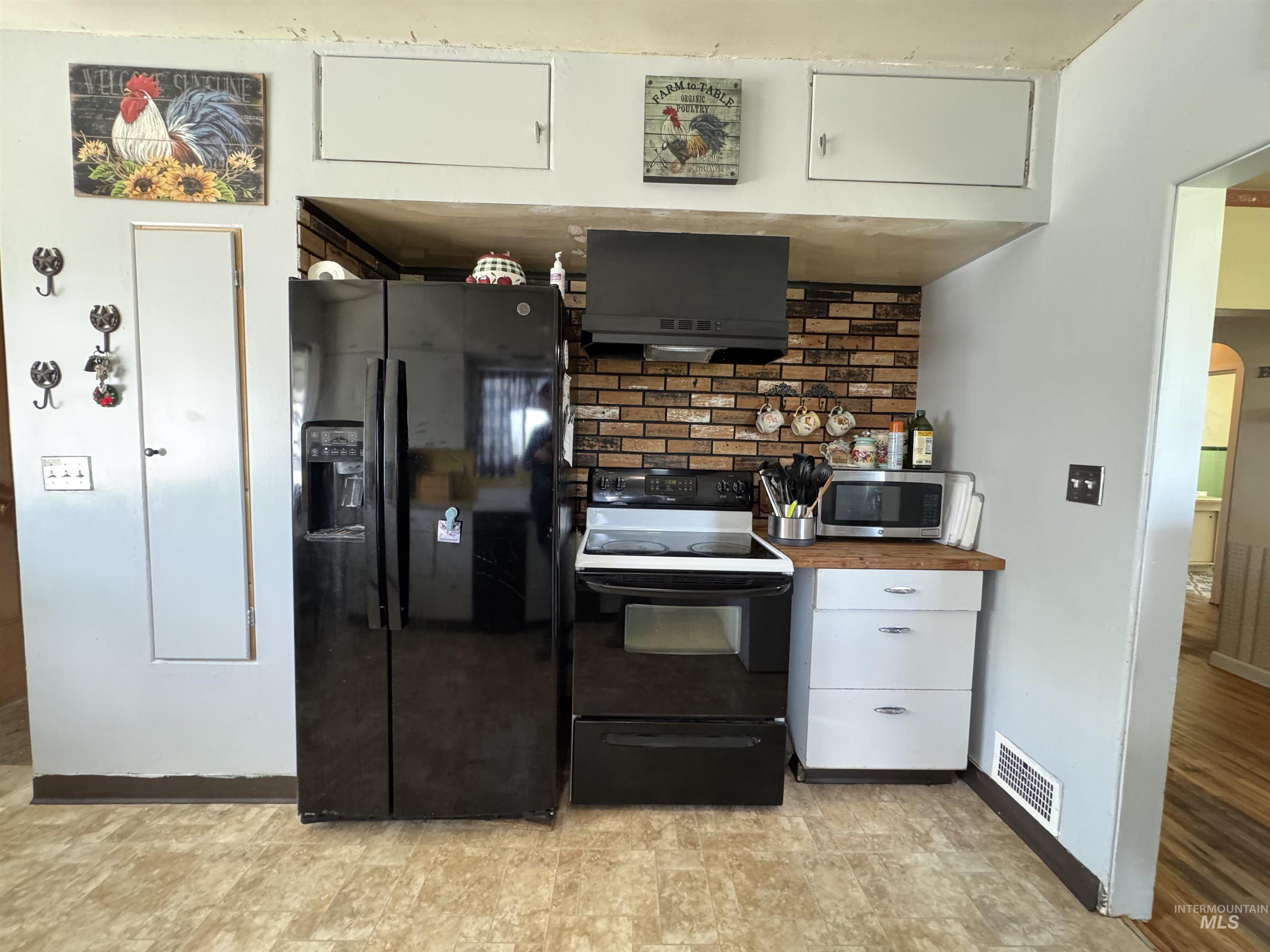 1698 State Highway 46 Property Photo 12