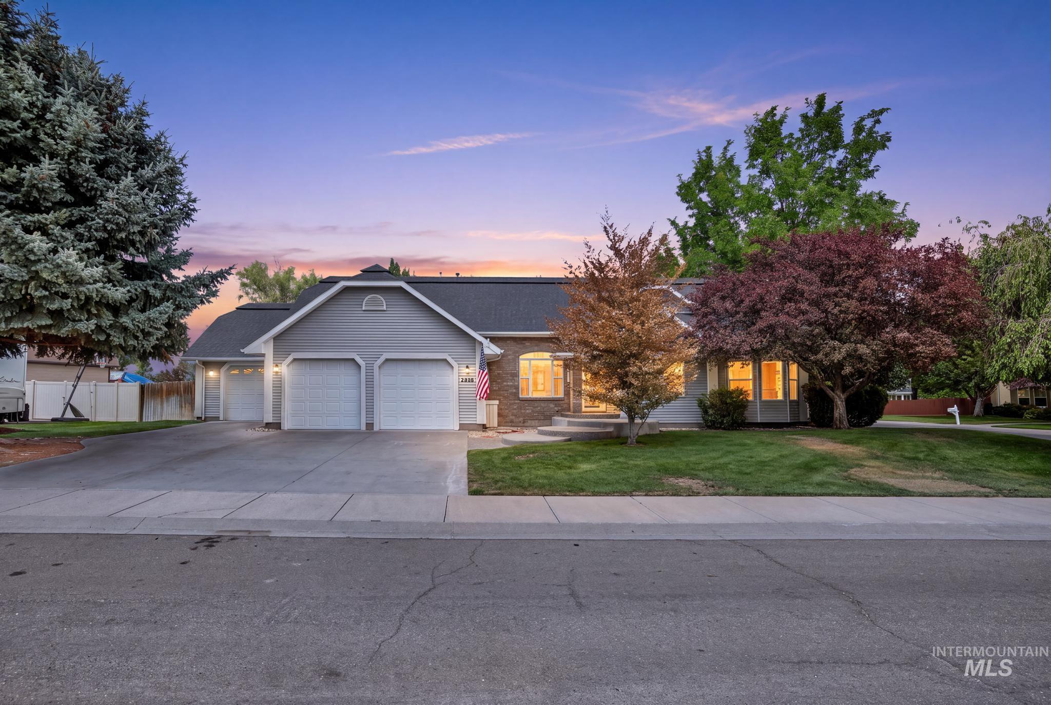 2047 Candlewood Cir Property Photo 1
