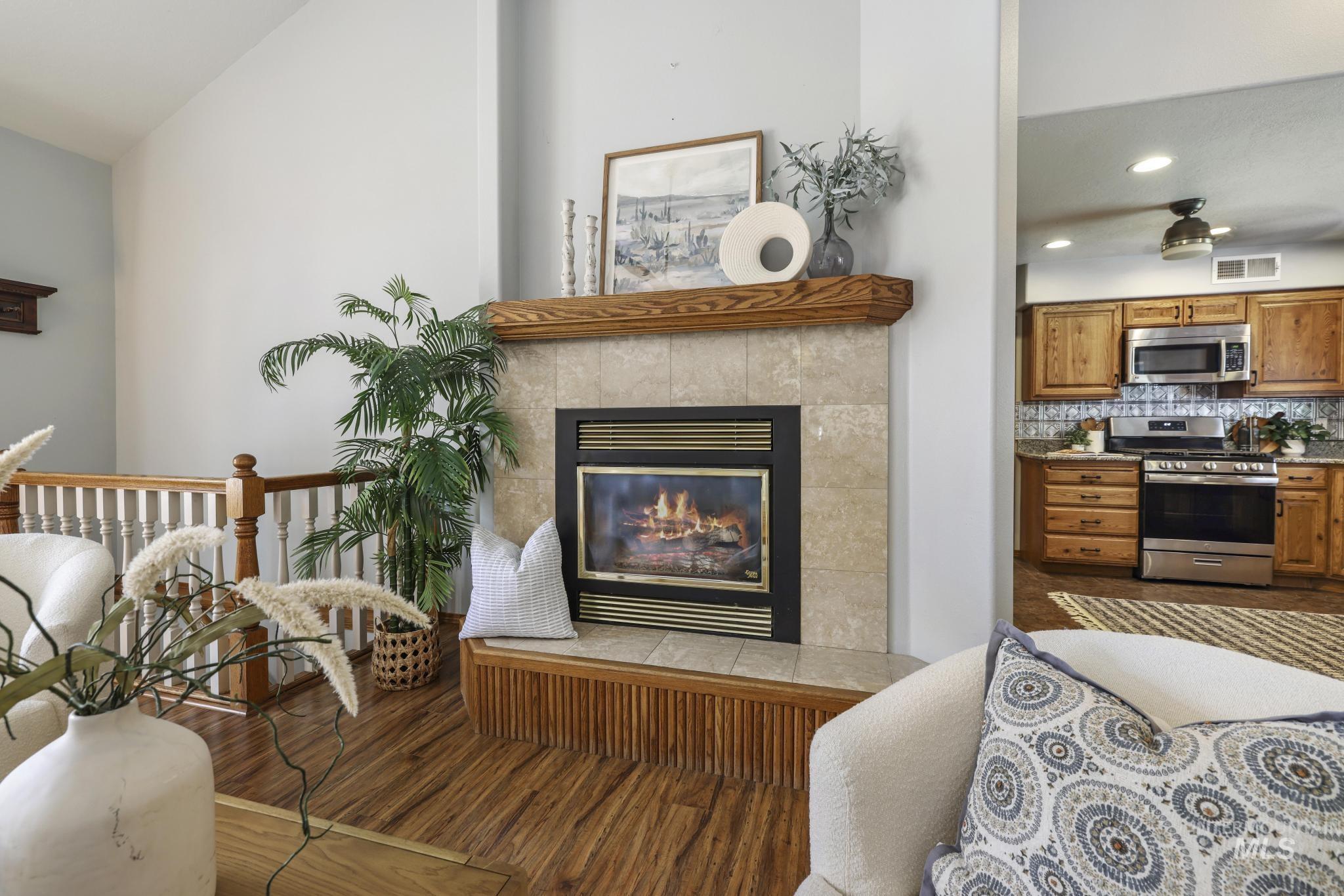 2047 Candlewood Cir Property Photo 1