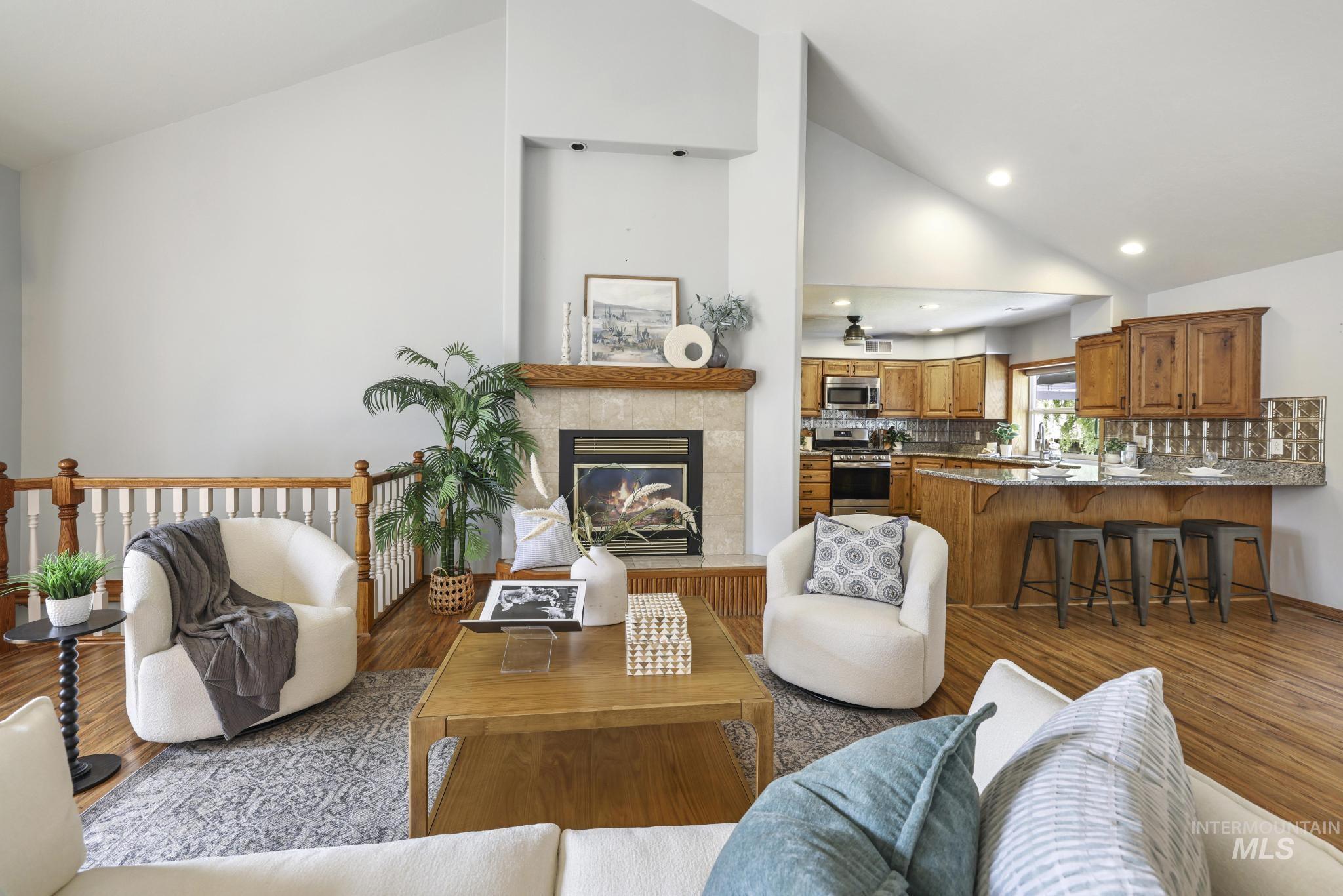2047 Candlewood Cir Property Photo 8