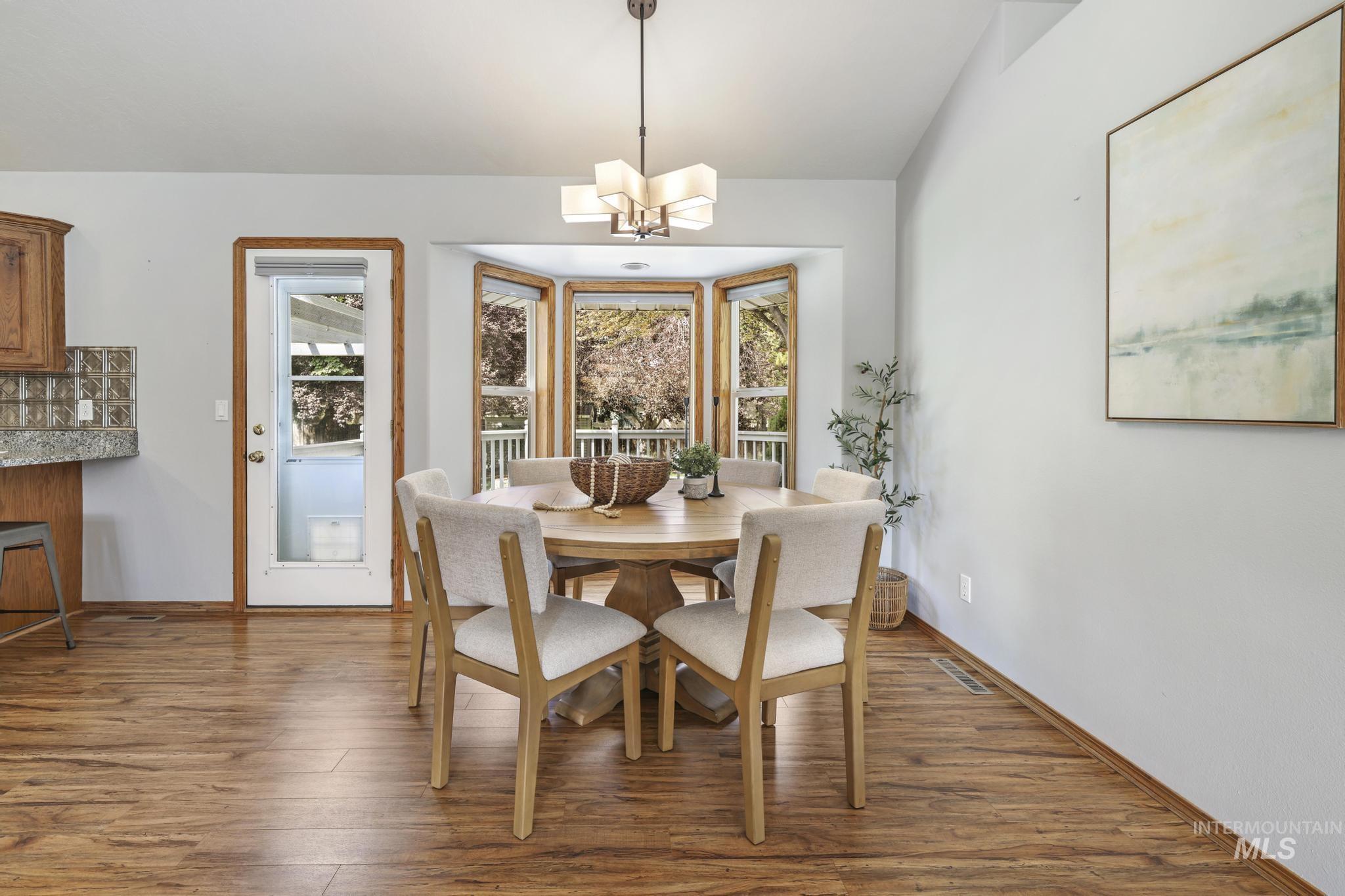 2047 Candlewood Cir Property Photo 12