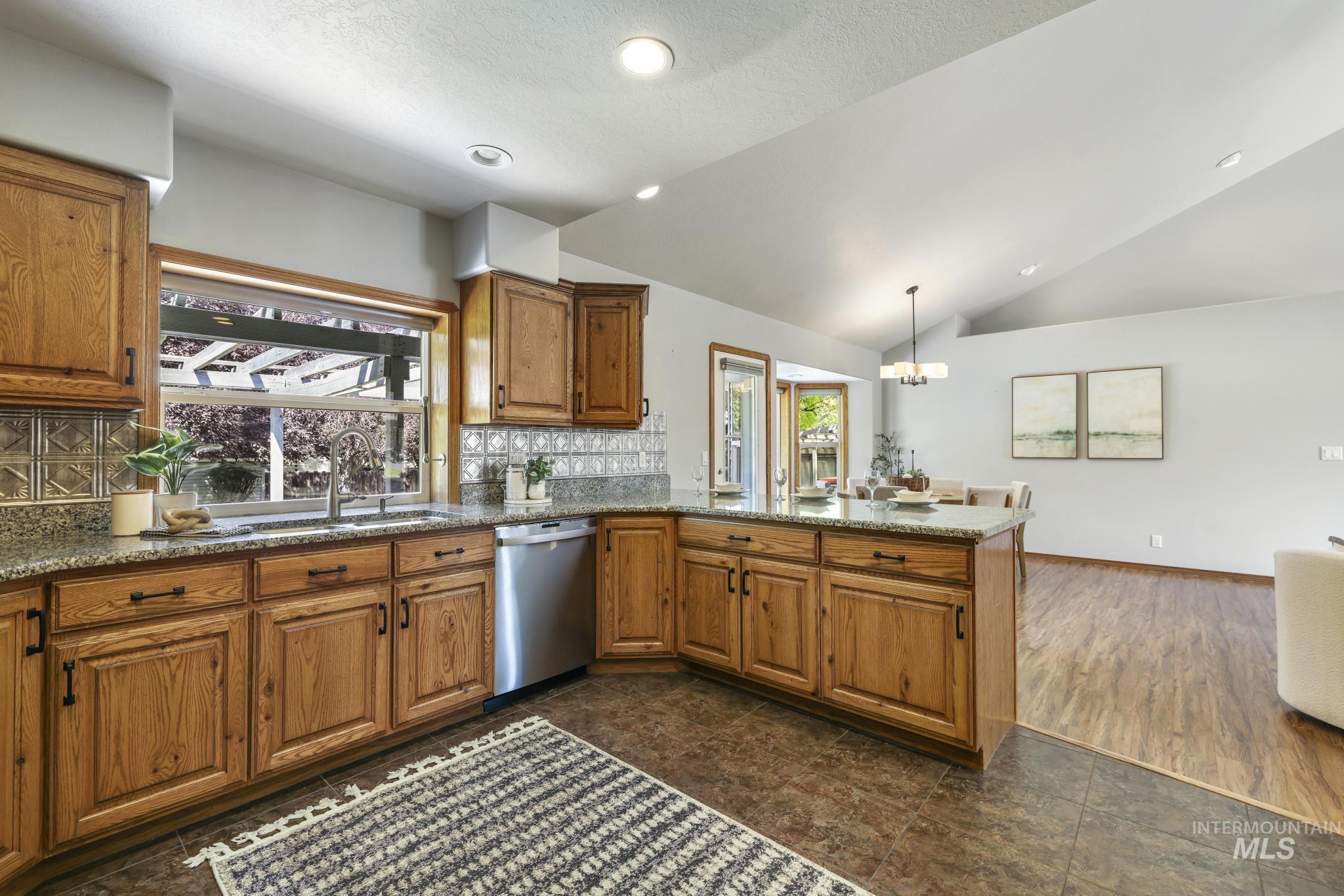 2047 Candlewood Cir Property Photo 17
