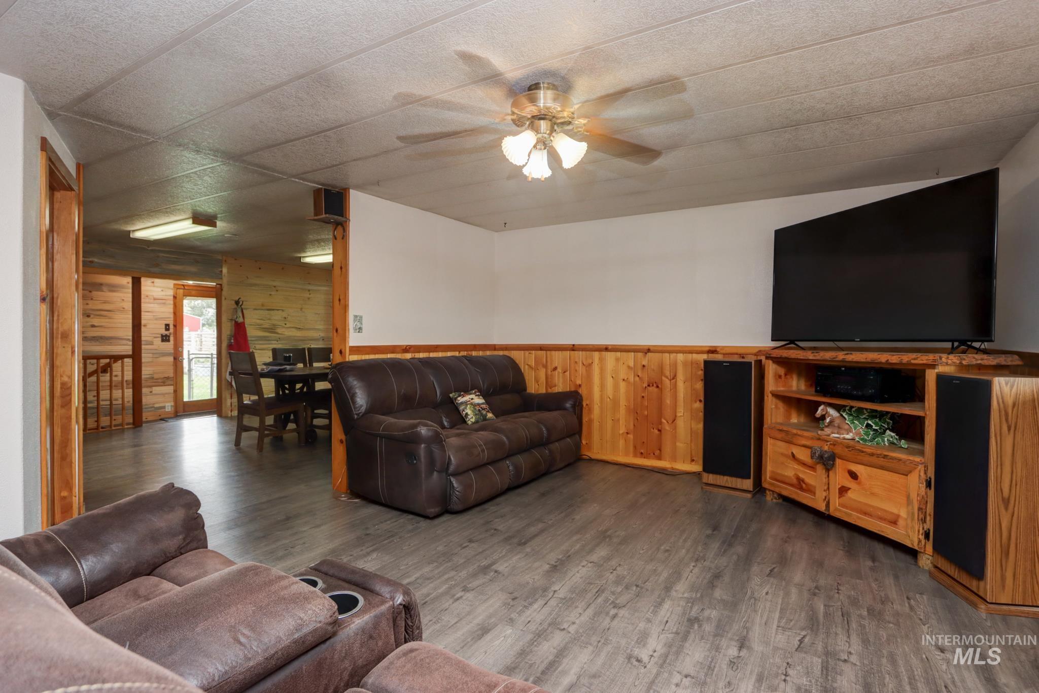 2498 Track Property Photo 6