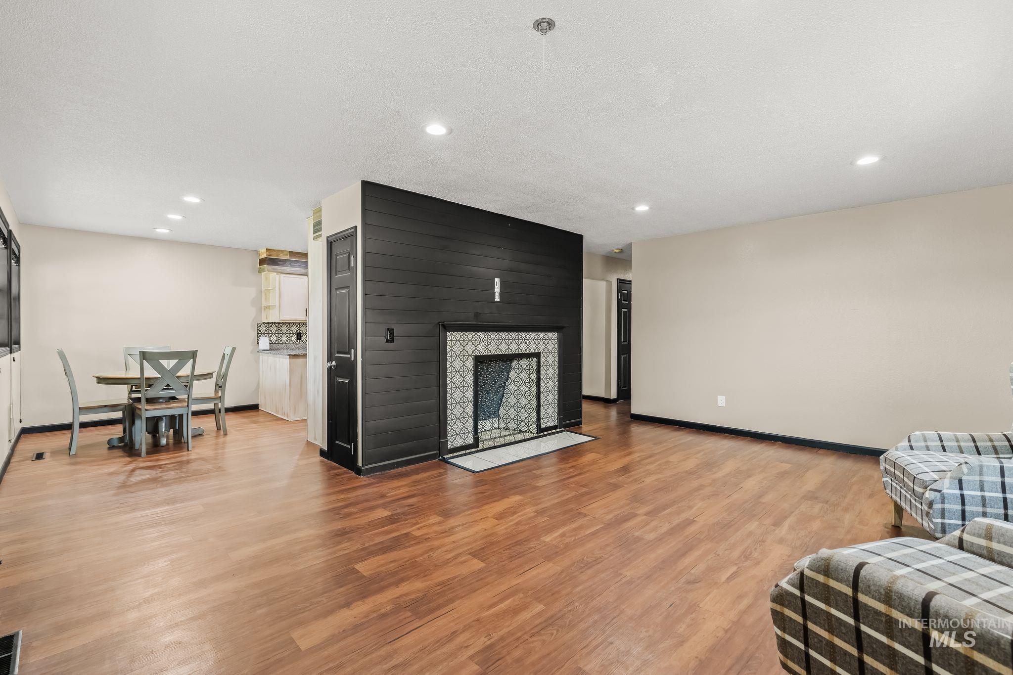 526 Airway Ave Property Photo 15