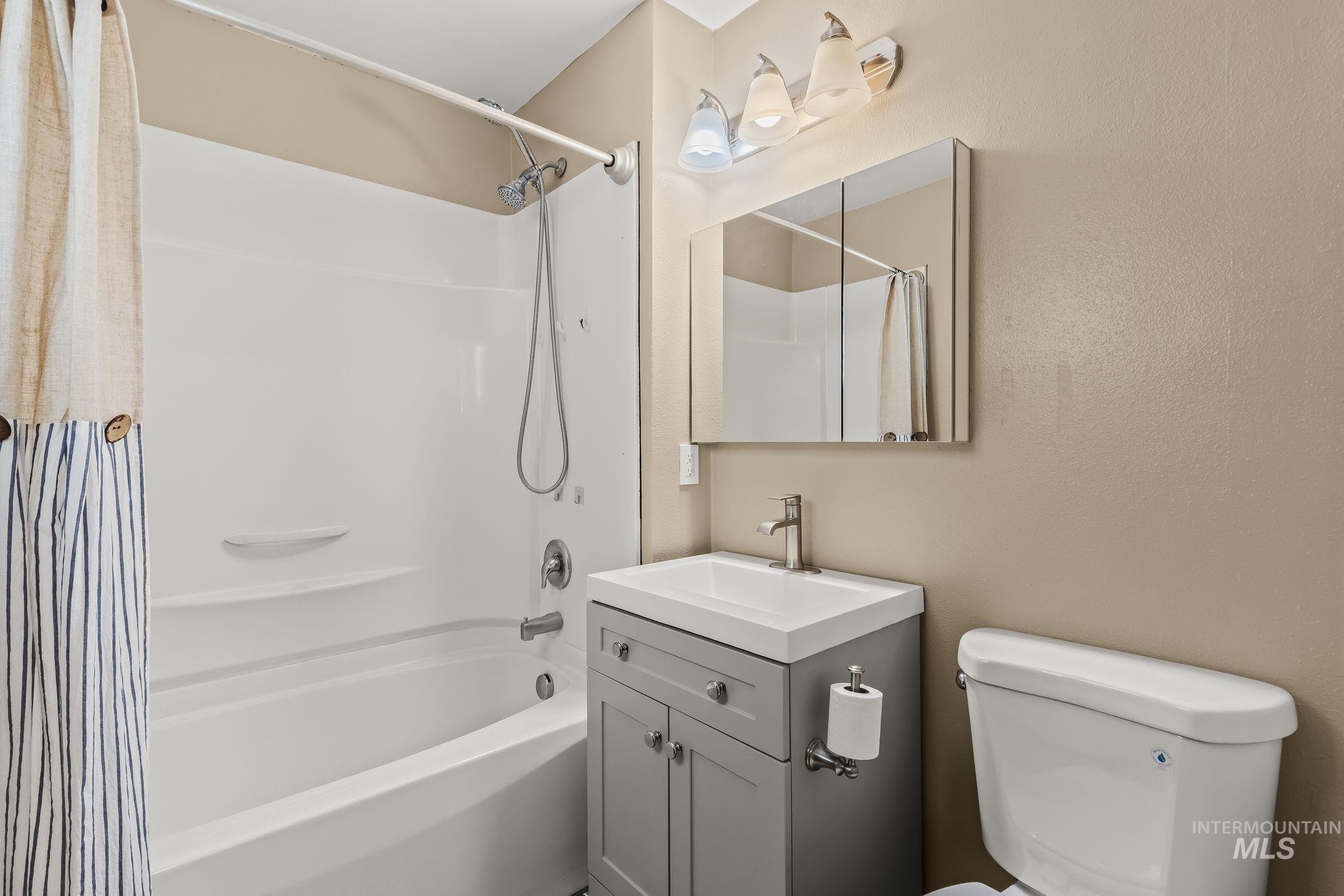 526 Airway Ave Property Photo 32
