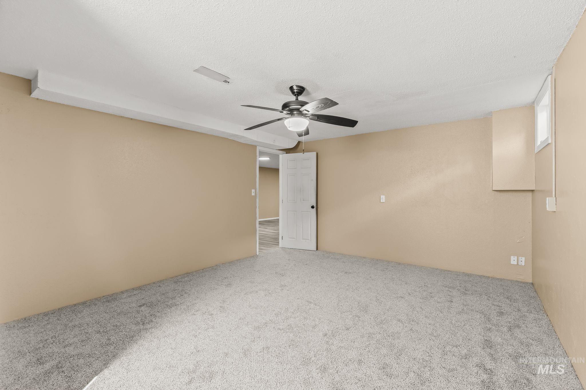 526 Airway Ave Property Photo 39