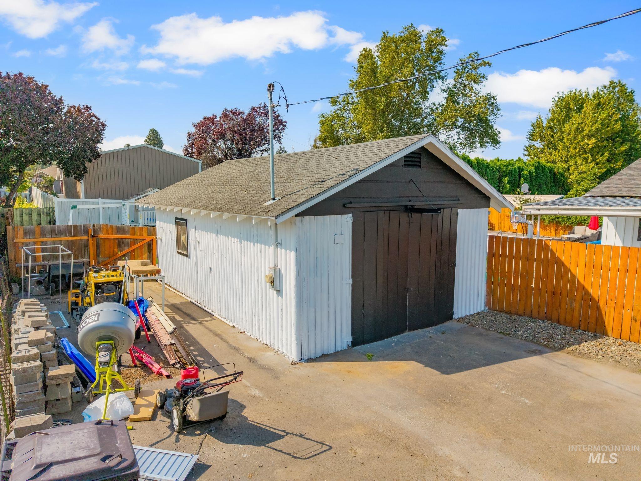 526 Airway Ave Property Photo 47