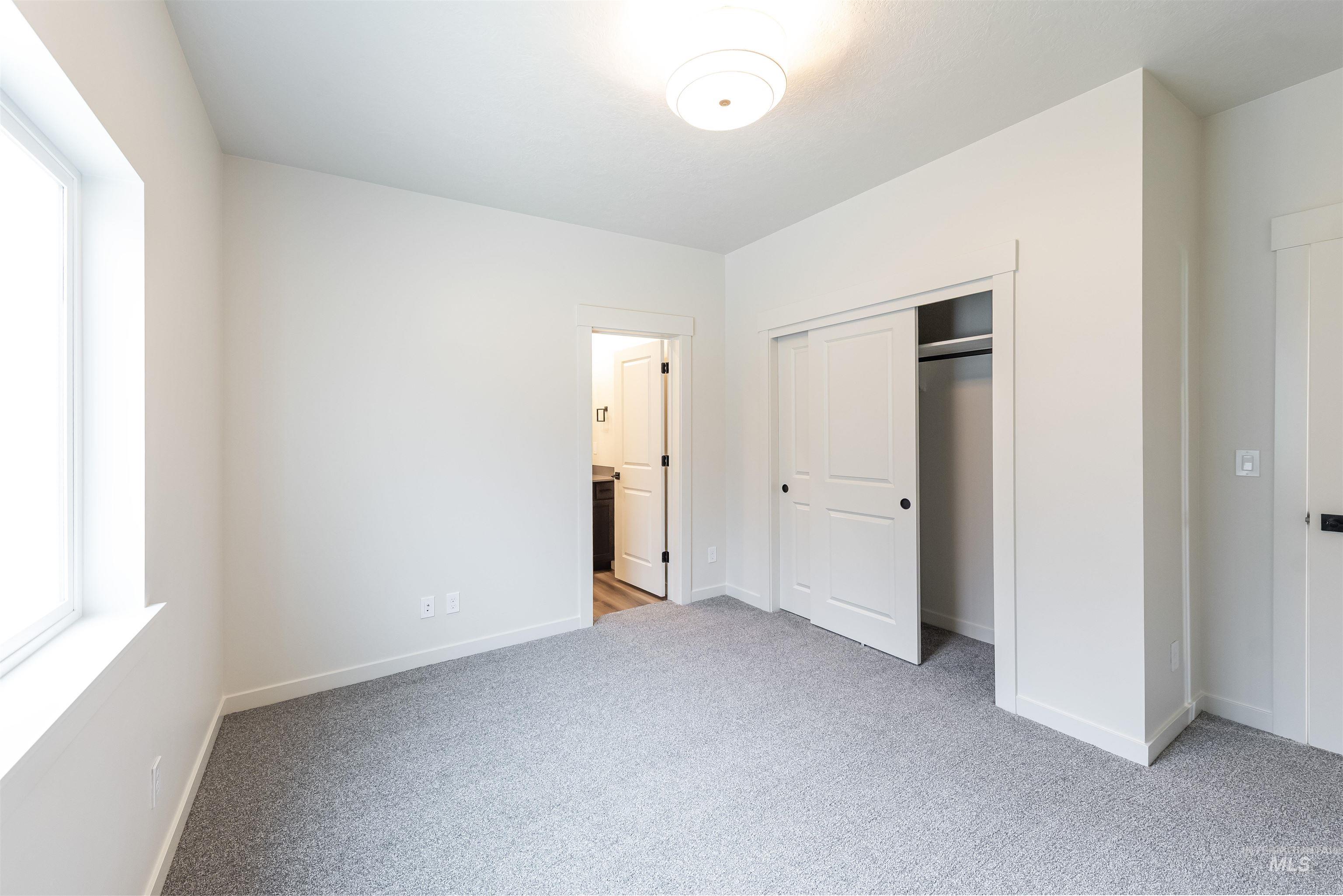 345 E Chevy Dr. Property Photo 16