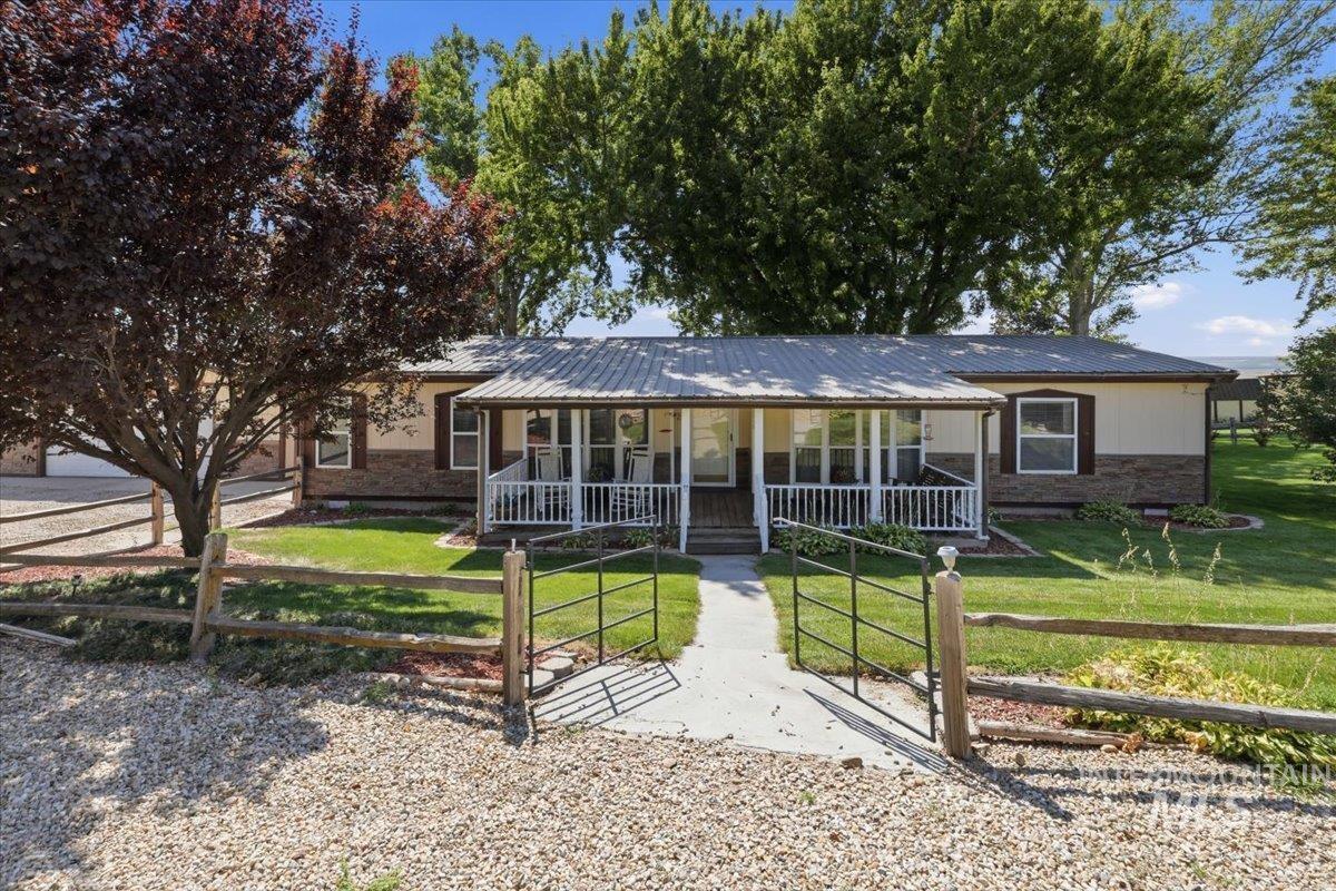 23519 Wamstad Rd Property Photo 1