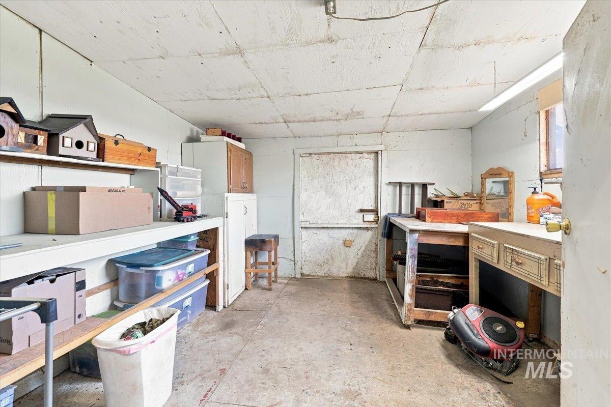 23519 Wamstad Rd Property Photo 32