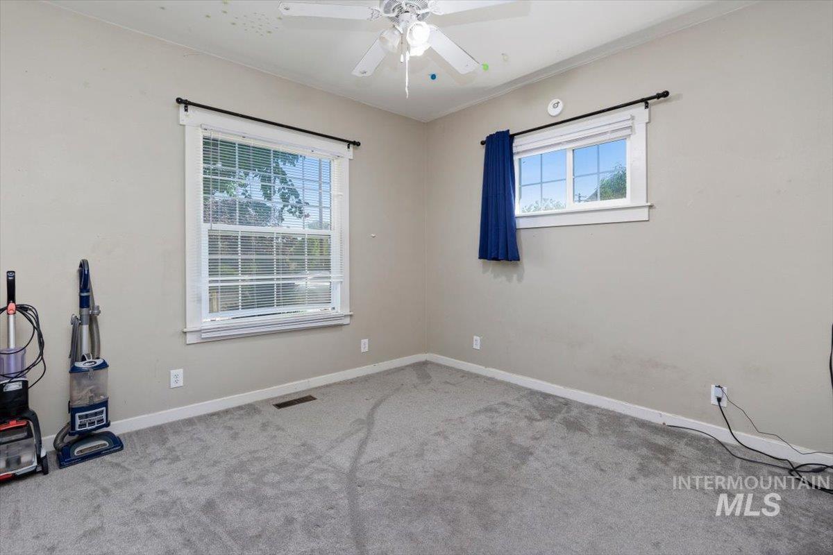 1216 10th Ave E Property Photo 17
