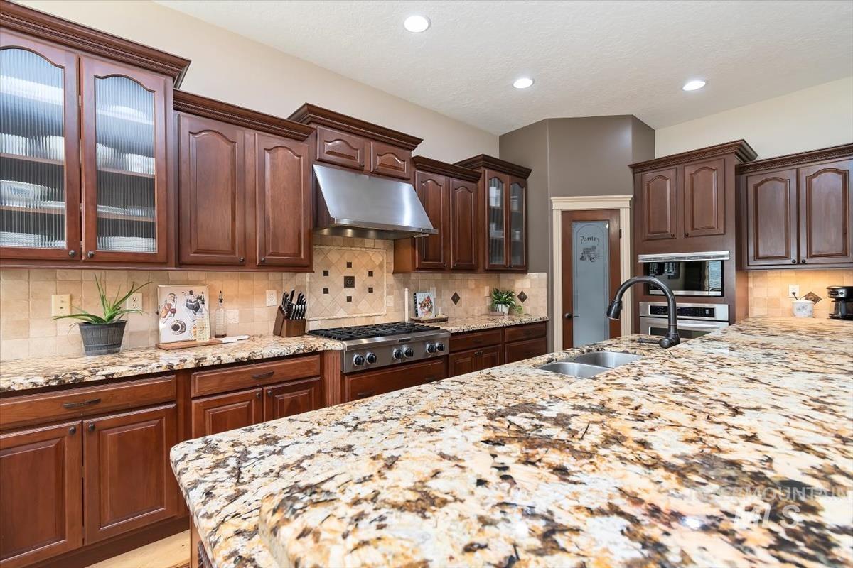 3889 S Lamone Way Property Photo 18