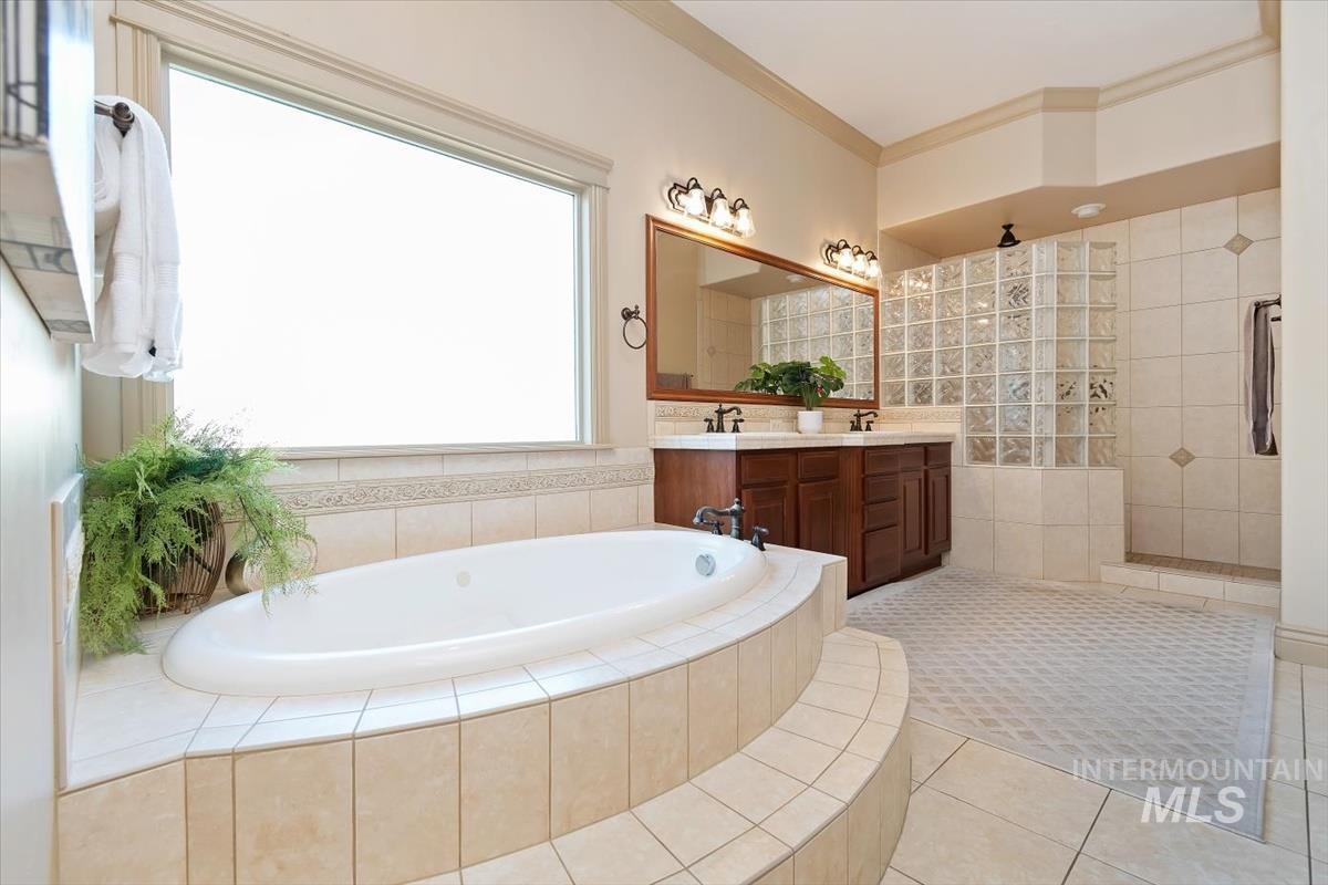 3889 S Lamone Way Property Photo 23