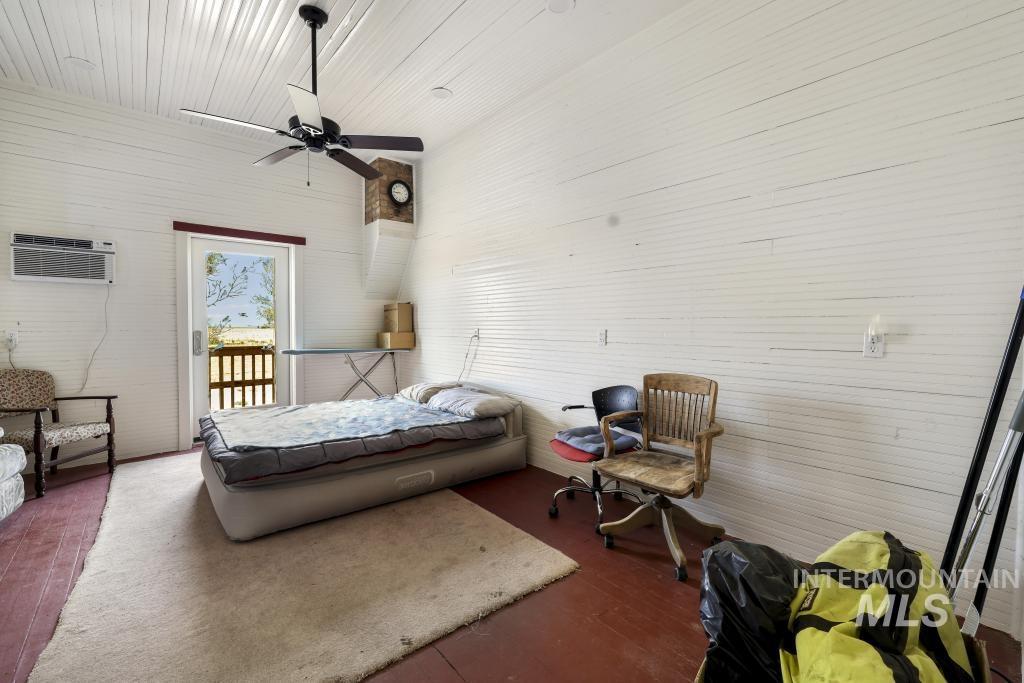 2348 E 2050 N Property Photo 17