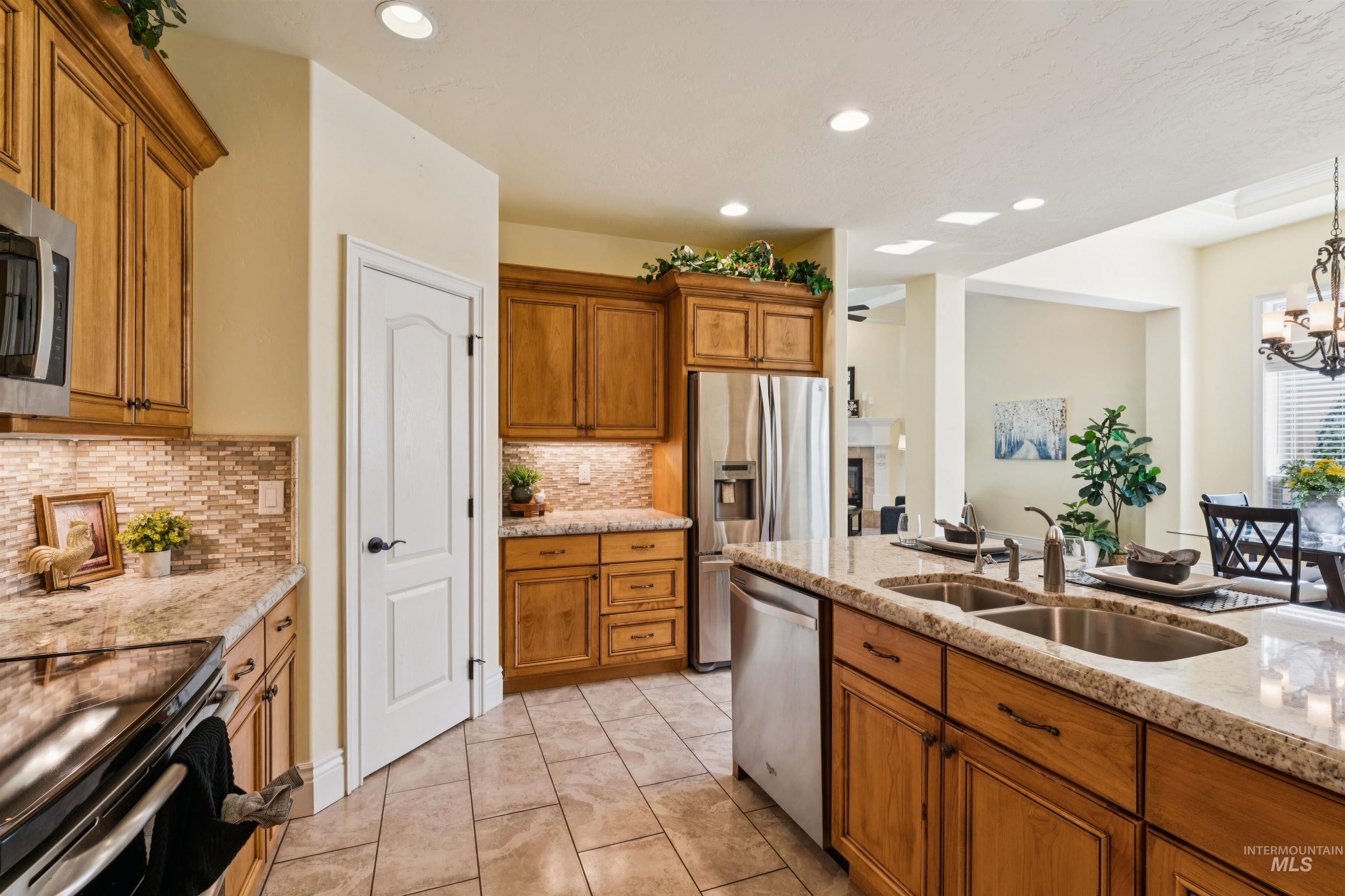 1614 W Par Ct Property Photo 7