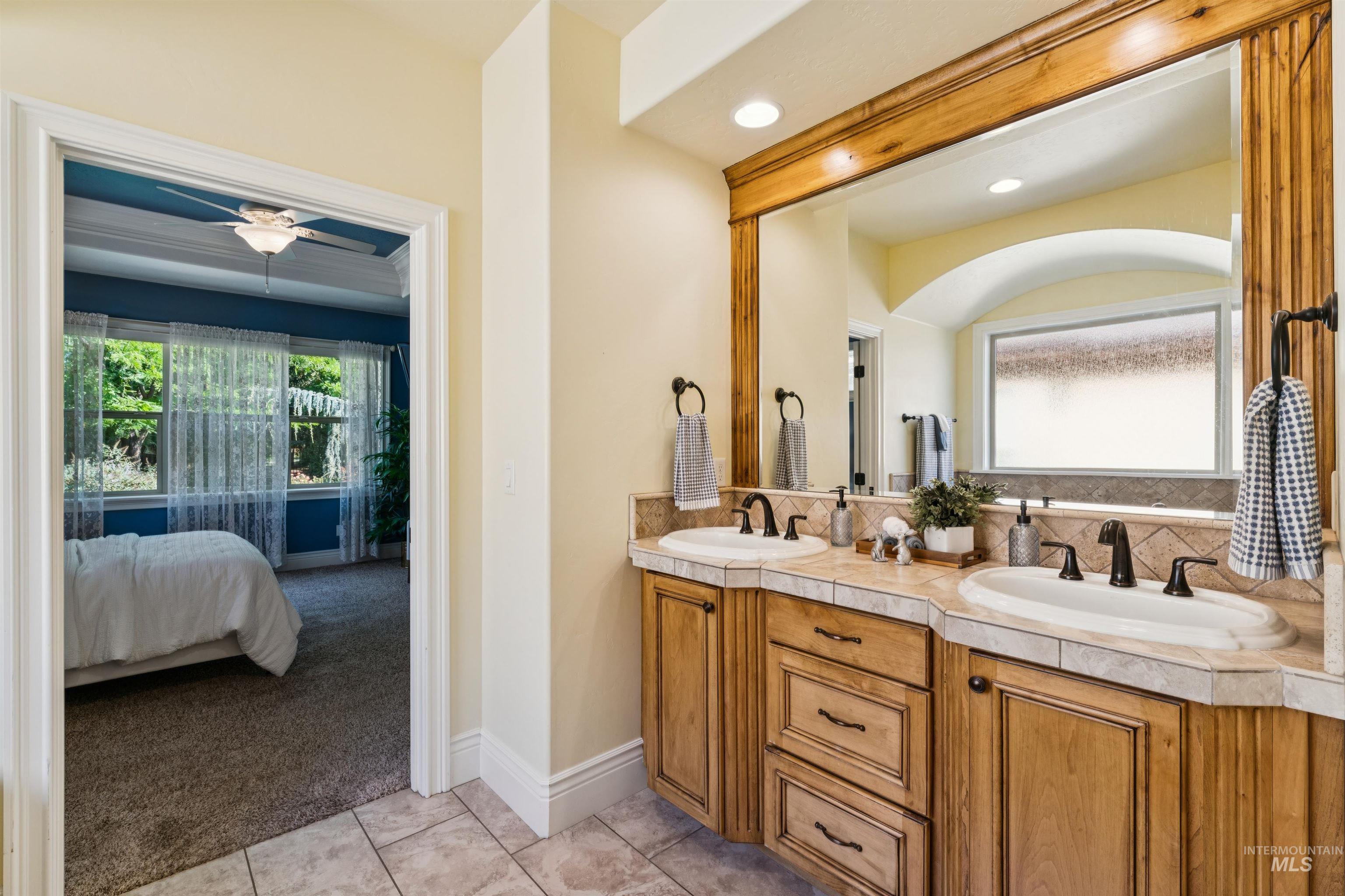 1614 W Par Ct Property Photo 18
