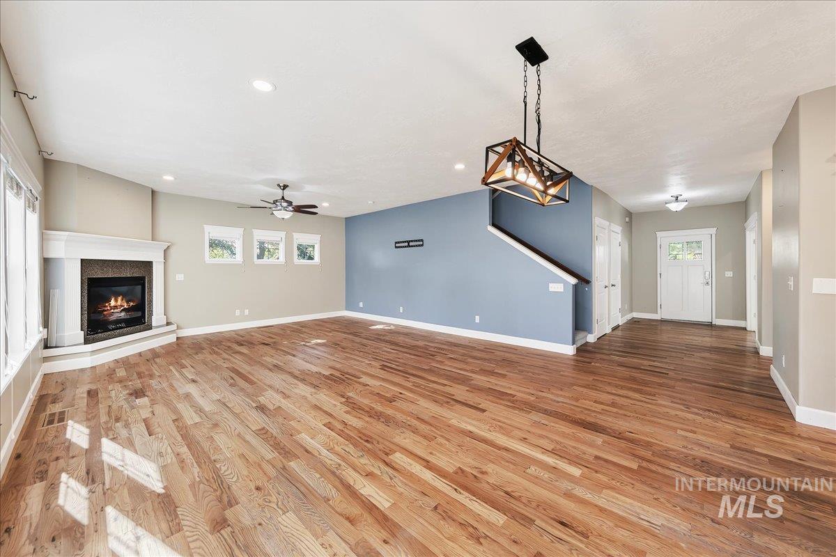 1210 W Cobblefield Property Photo 2