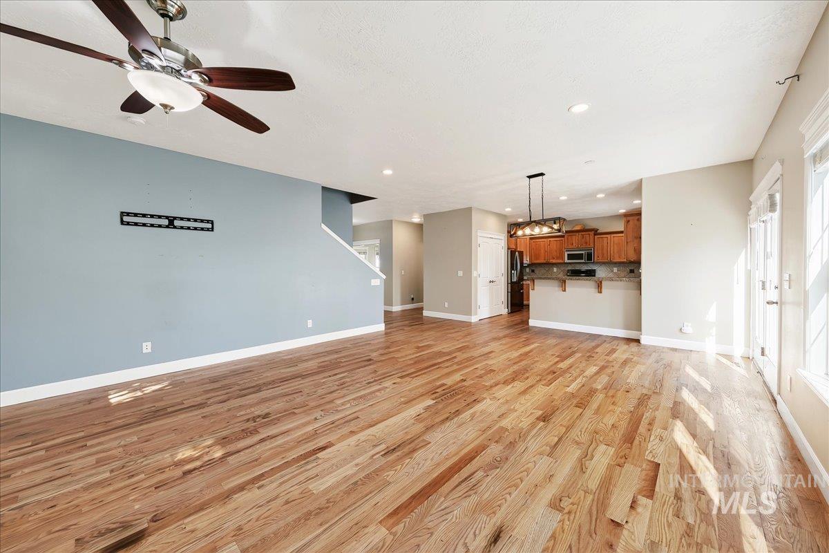 1210 W Cobblefield Property Photo 3