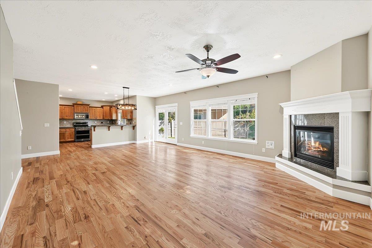 1210 W Cobblefield Property Photo 4