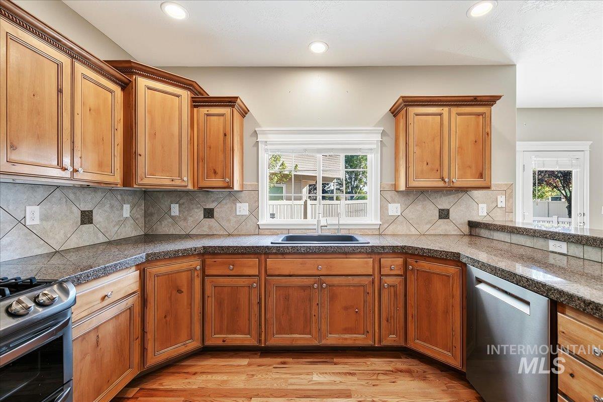 1210 W Cobblefield Property Photo 6