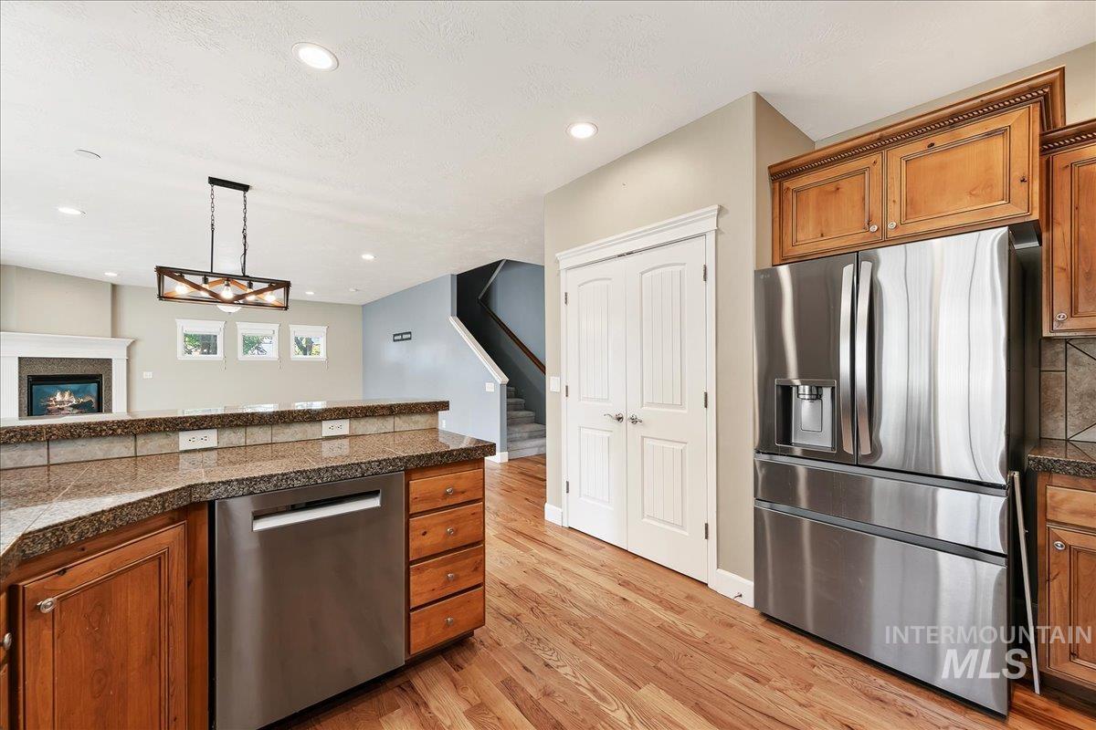 1210 W Cobblefield Property Photo 7