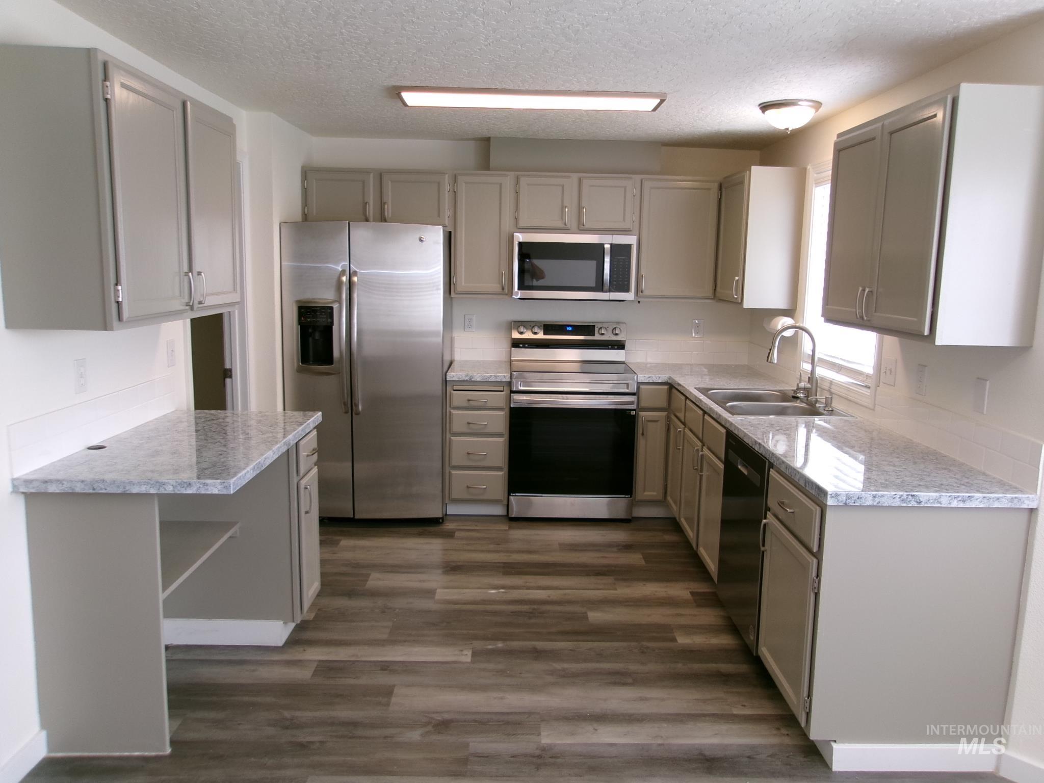 2807 Laurel Way Property Photo 3