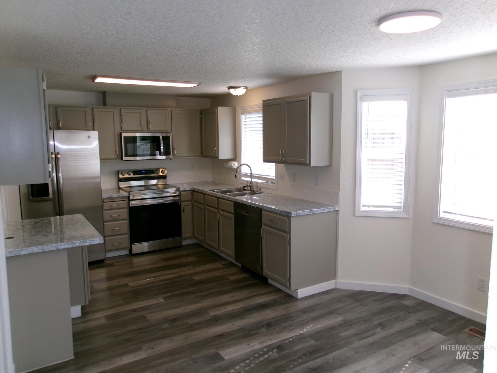 2807 Laurel Way Property Photo 5