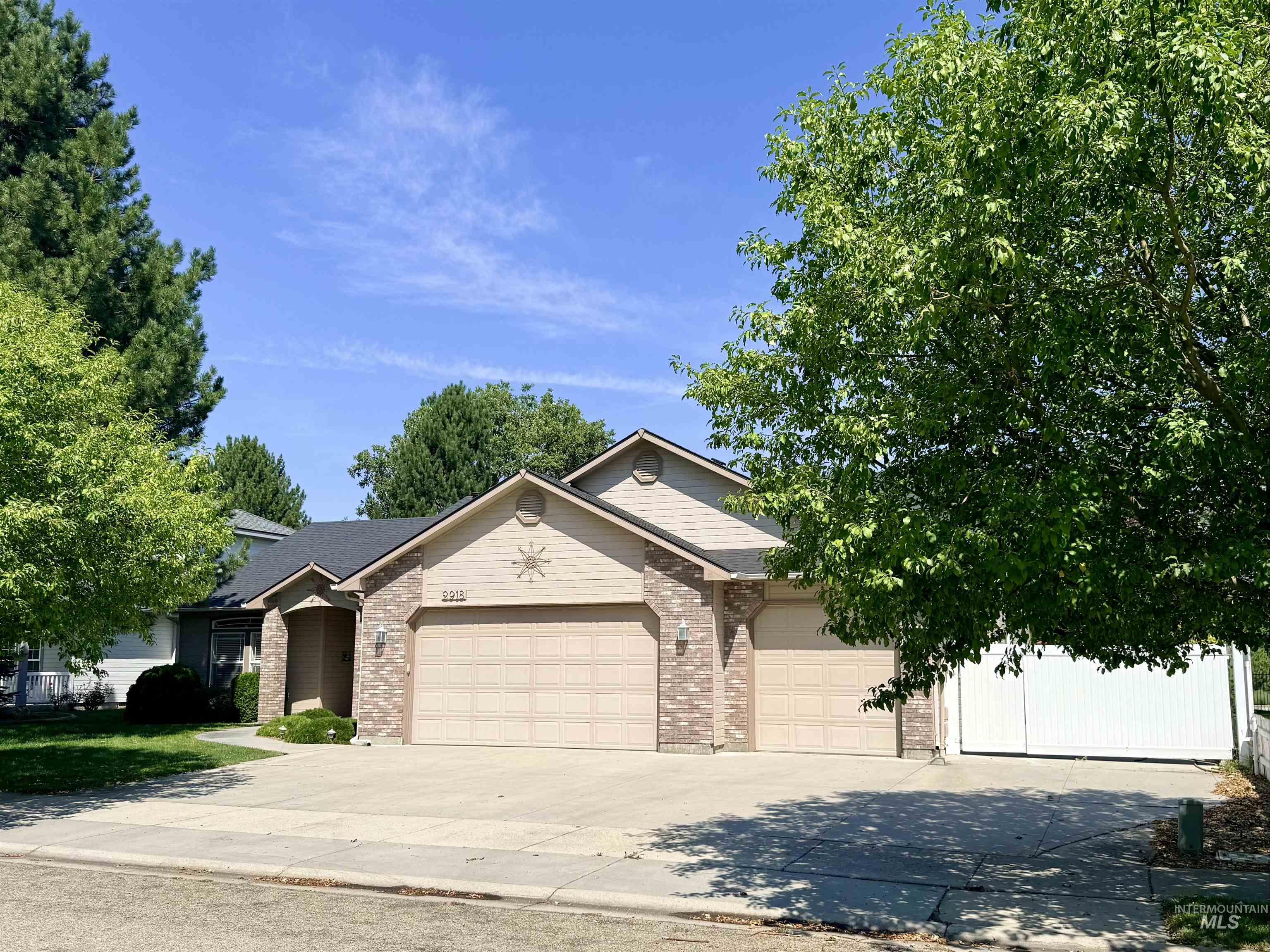 2918 E Green Canyon Dr Property Photo 2