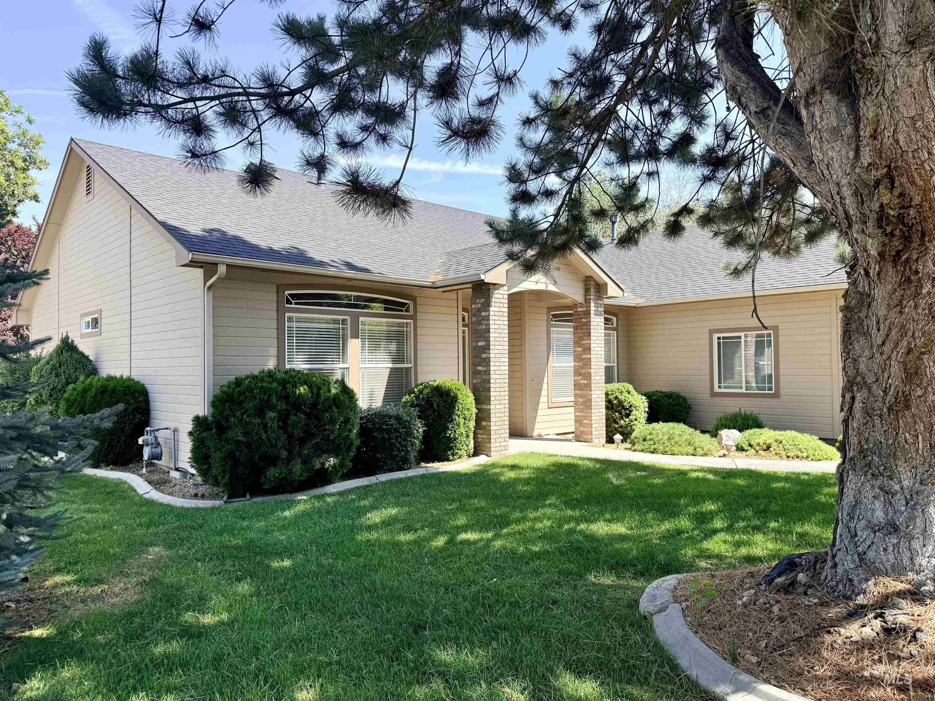 2918 E Green Canyon Dr Property Photo 3