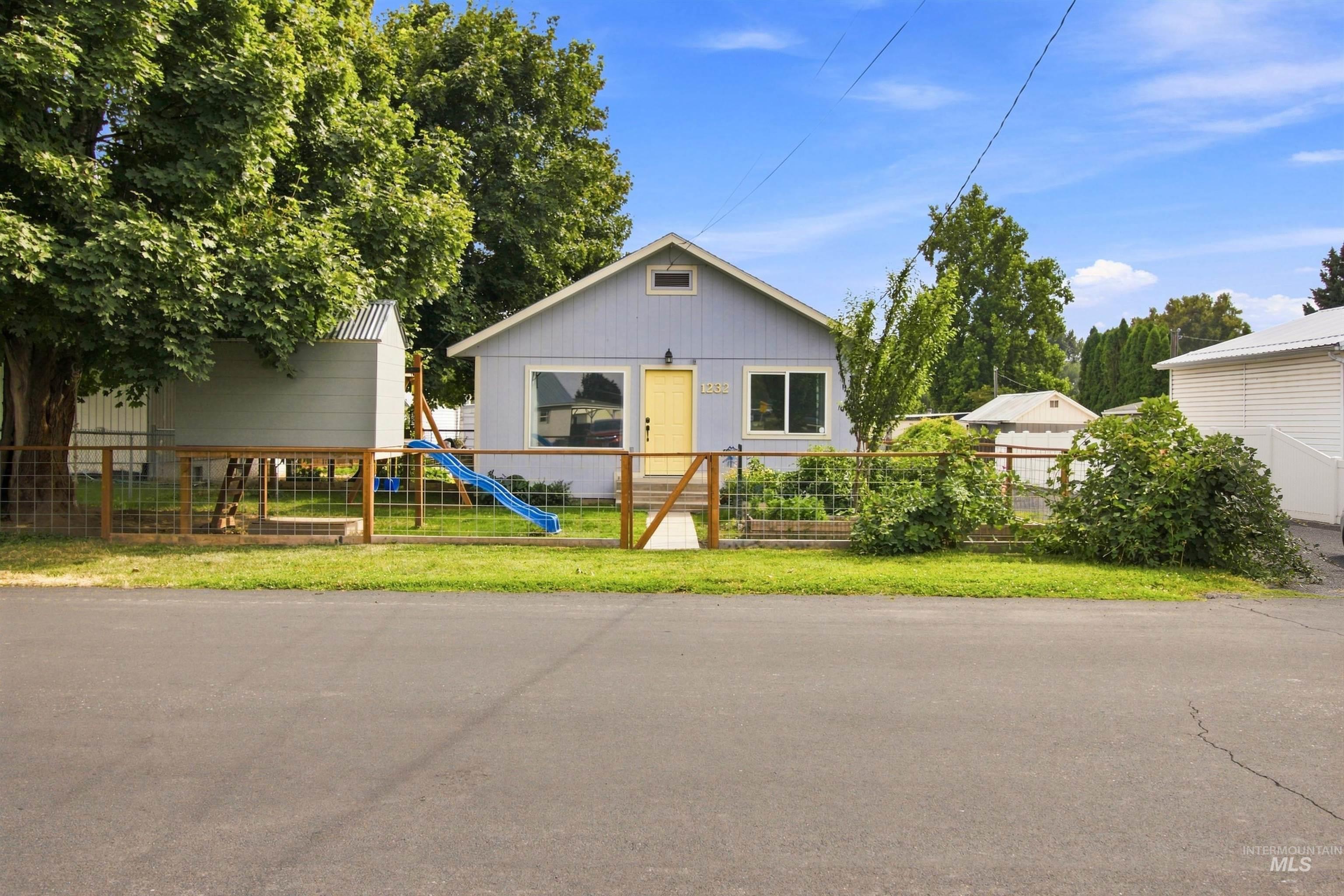 1232 &1232 1/2 Grelle Ave Property Photo 1