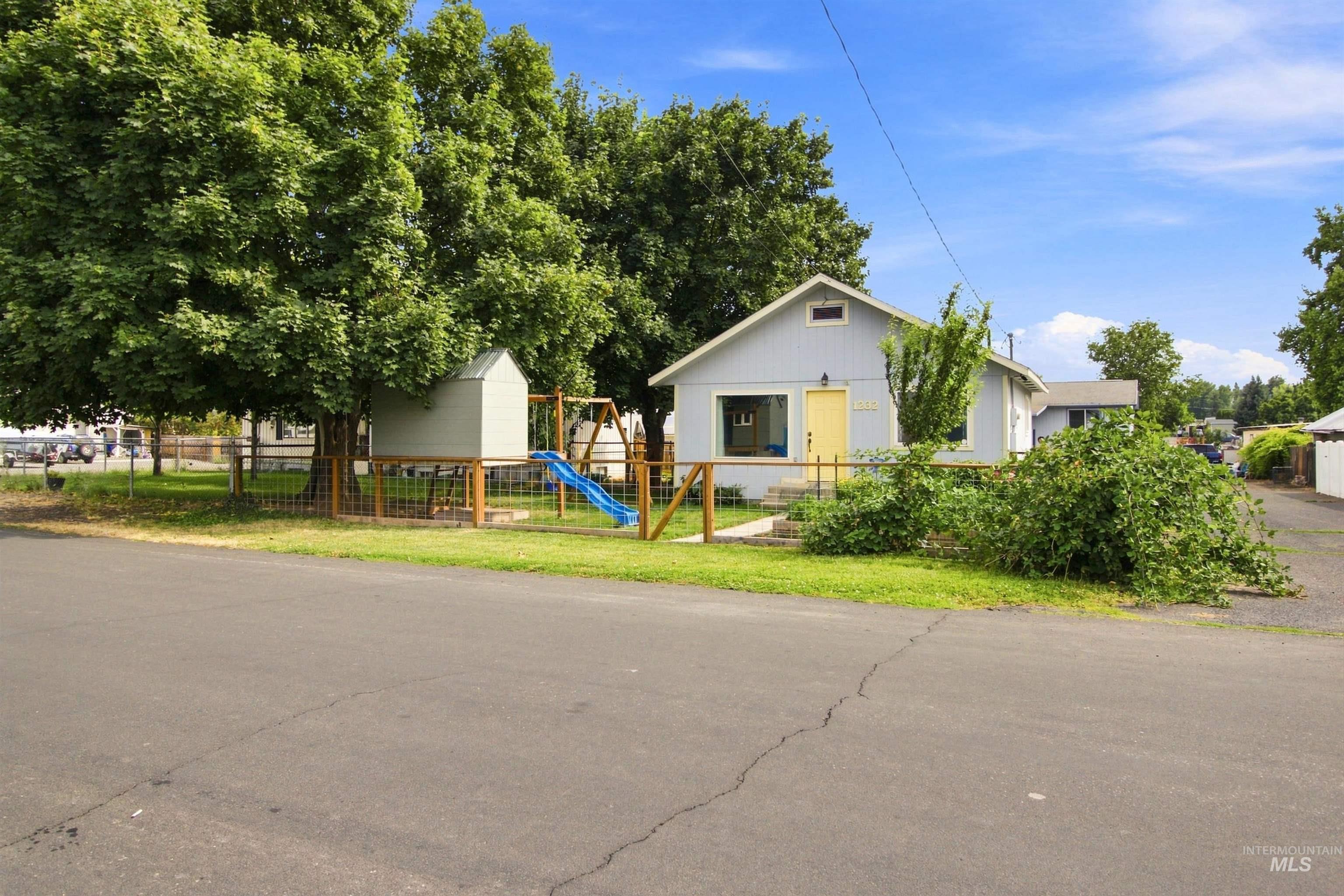 1232 &1232 1/2 Grelle Ave Property Photo 2