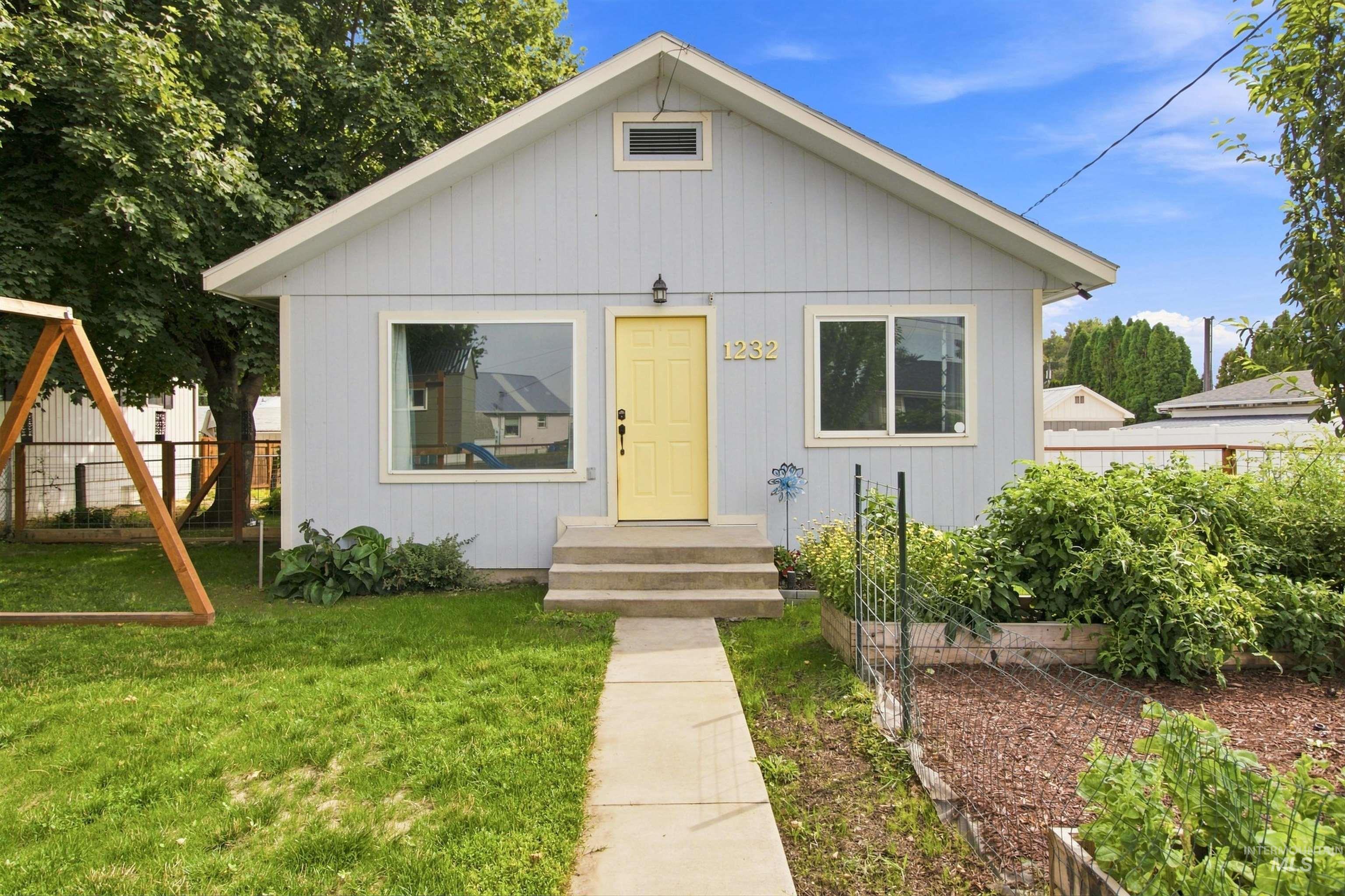 1232 &1232 1/2 Grelle Ave Property Photo 3