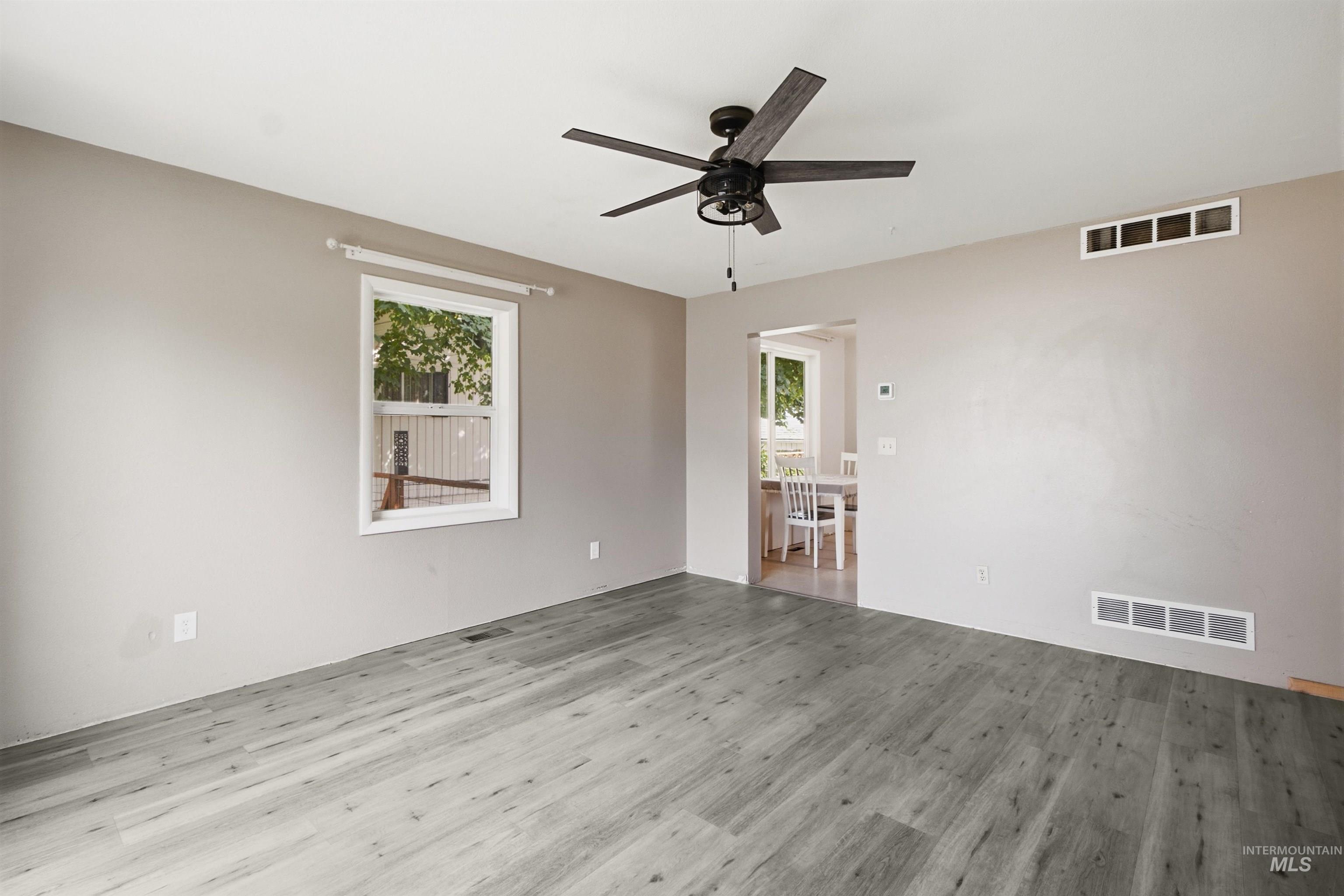 1232 &1232 1/2 Grelle Ave Property Photo 4