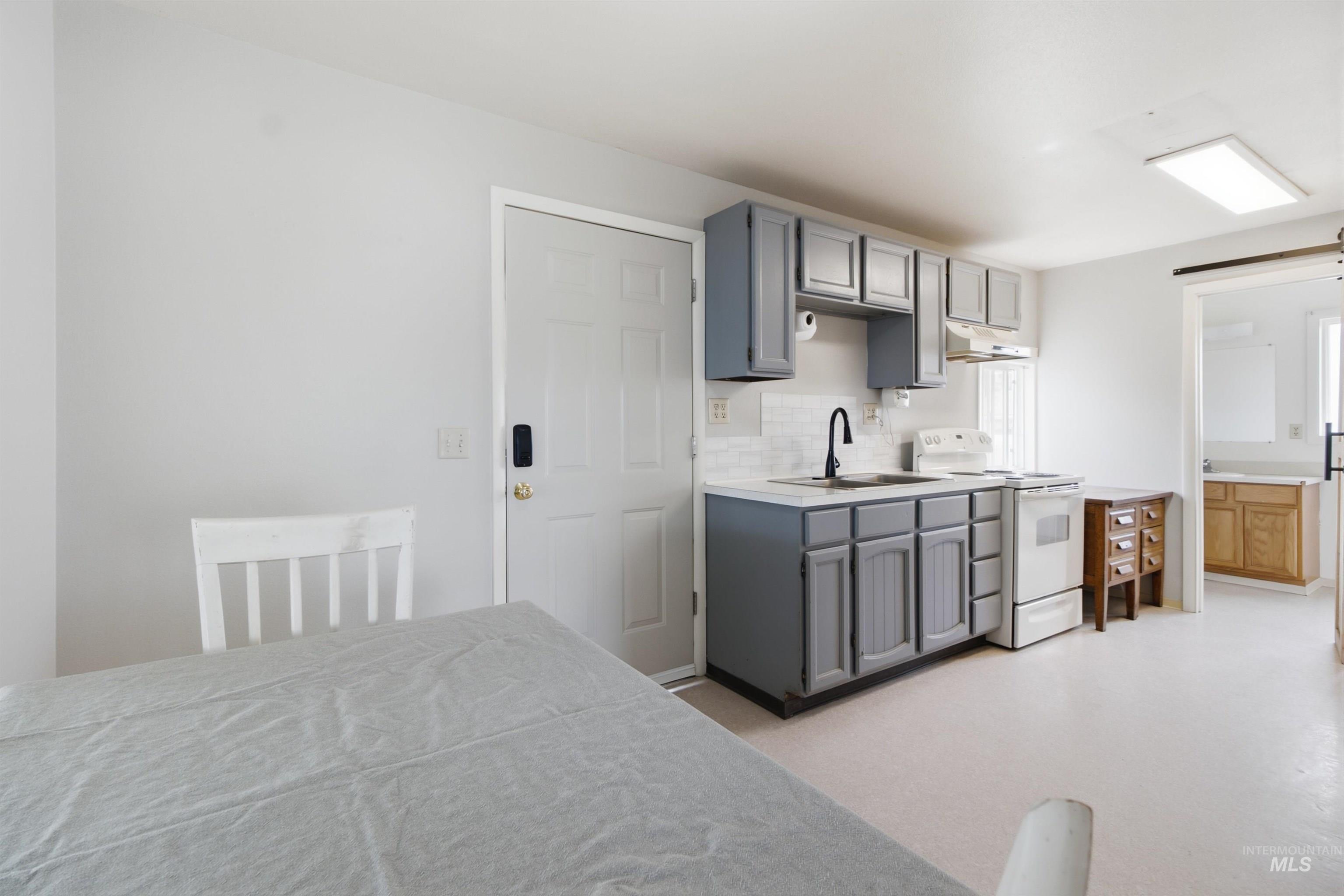 1232 &1232 1/2 Grelle Ave Property Photo 9