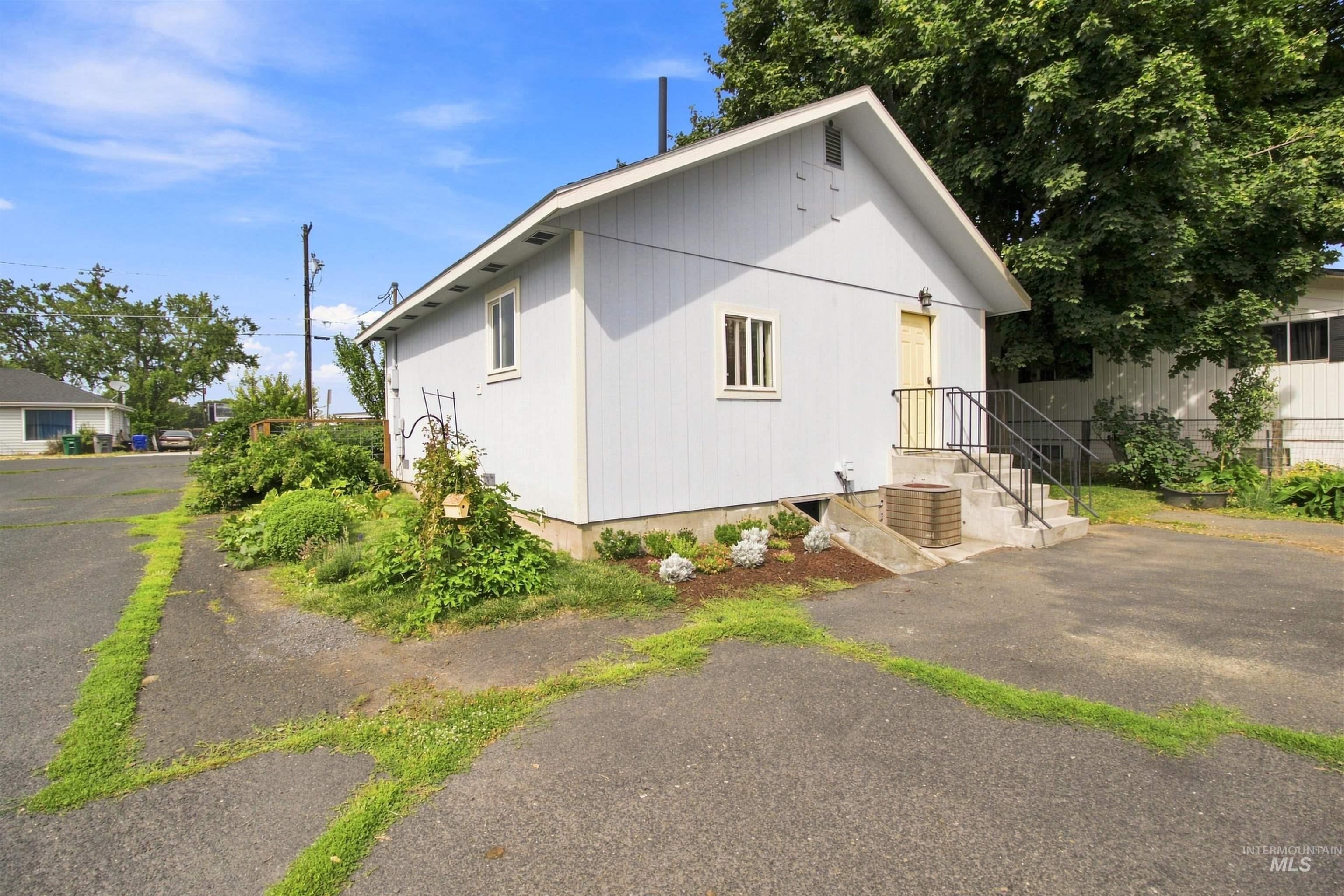 1232 &1232 1/2 Grelle Ave Property Photo 16