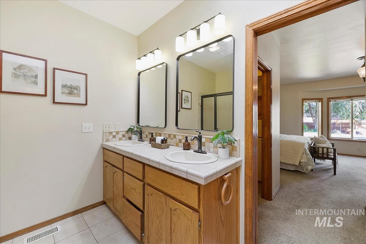 2714 Seminole Dr Property Photo 23