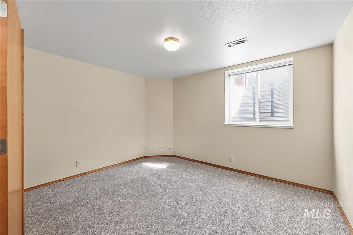 2714 Seminole Dr Property Photo 32