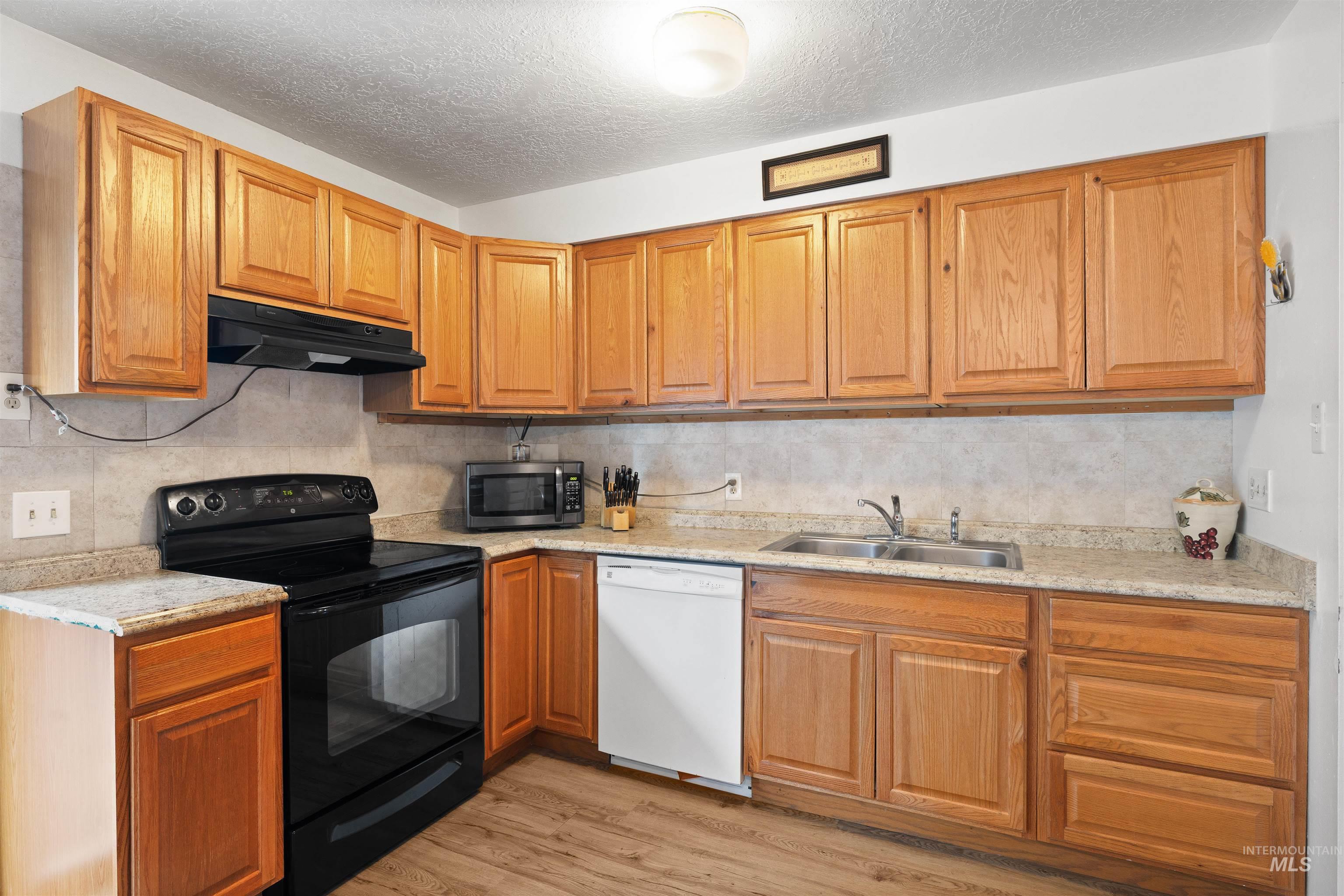 386 Crestview Dr Property Photo 8