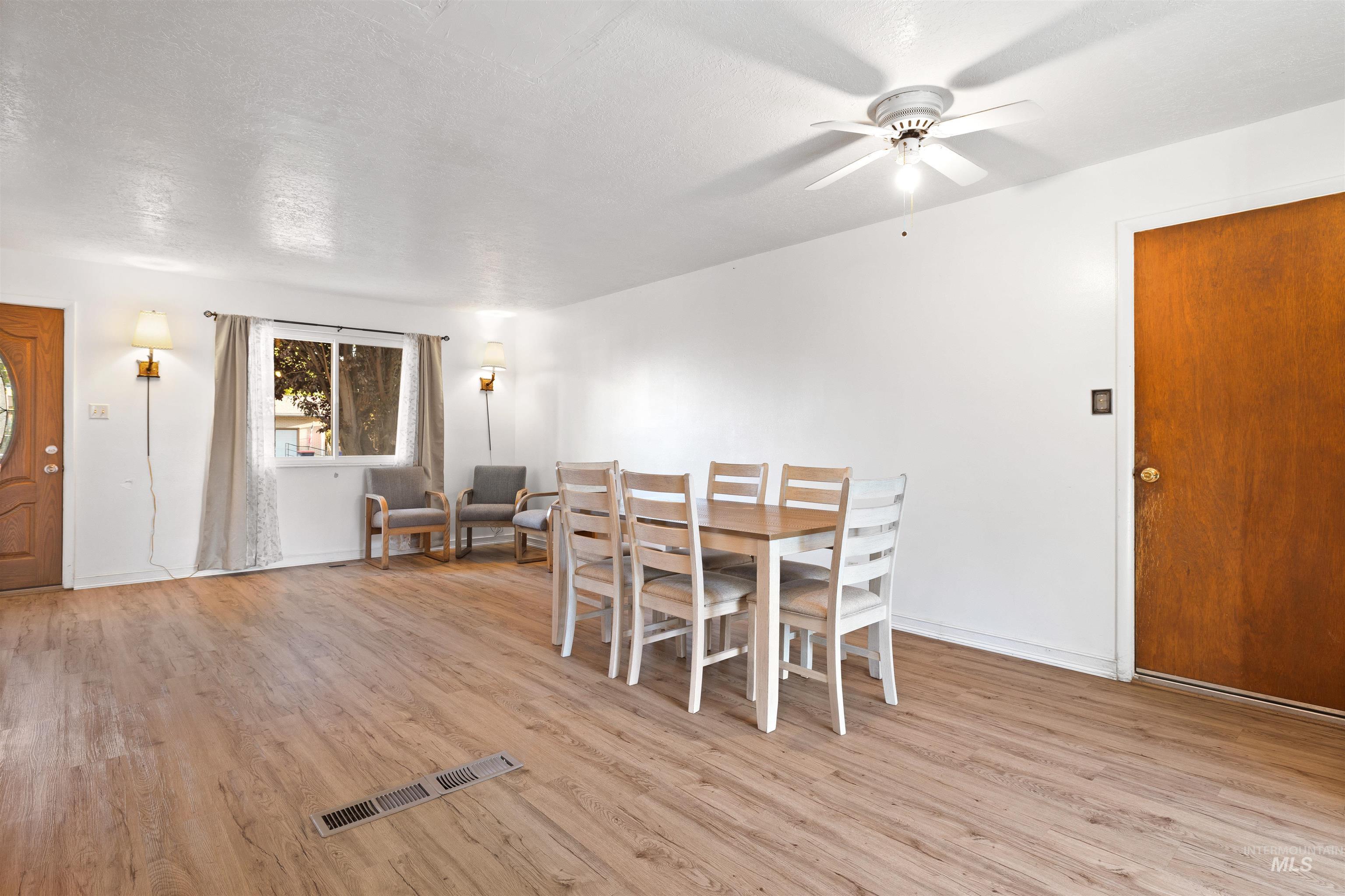 386 Crestview Dr Property Photo 9