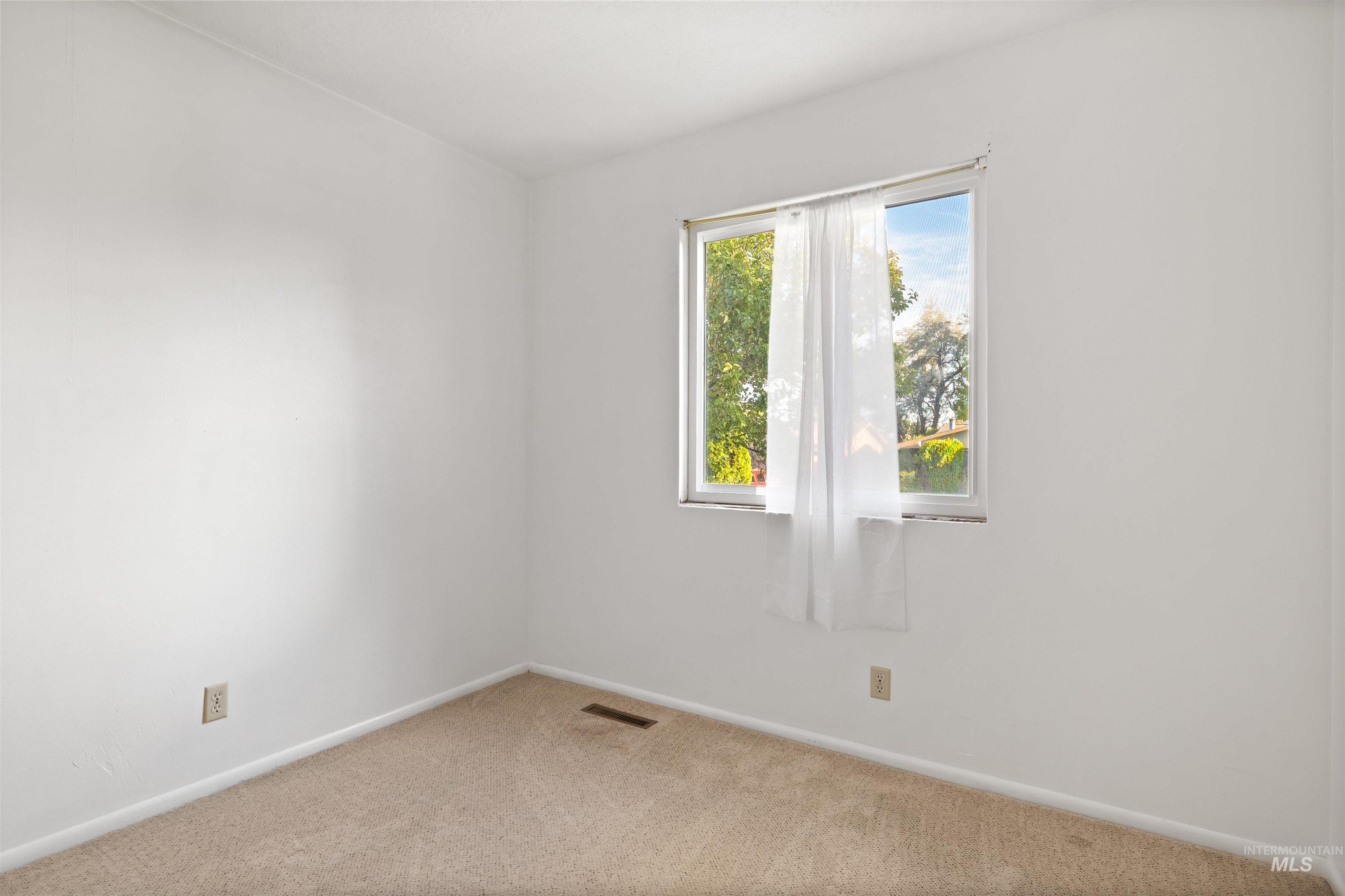 386 Crestview Dr Property Photo 13