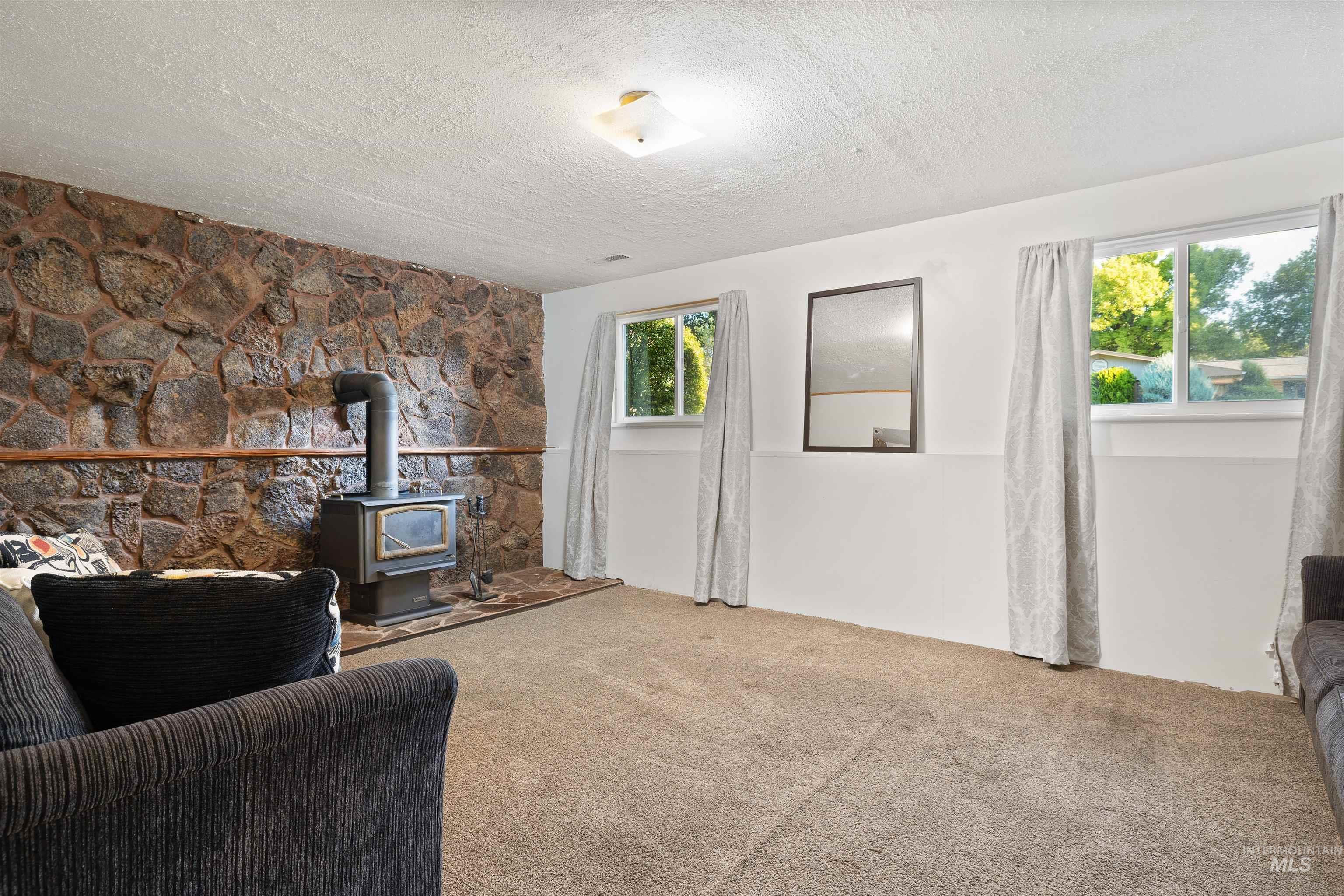 386 Crestview Dr Property Photo 18