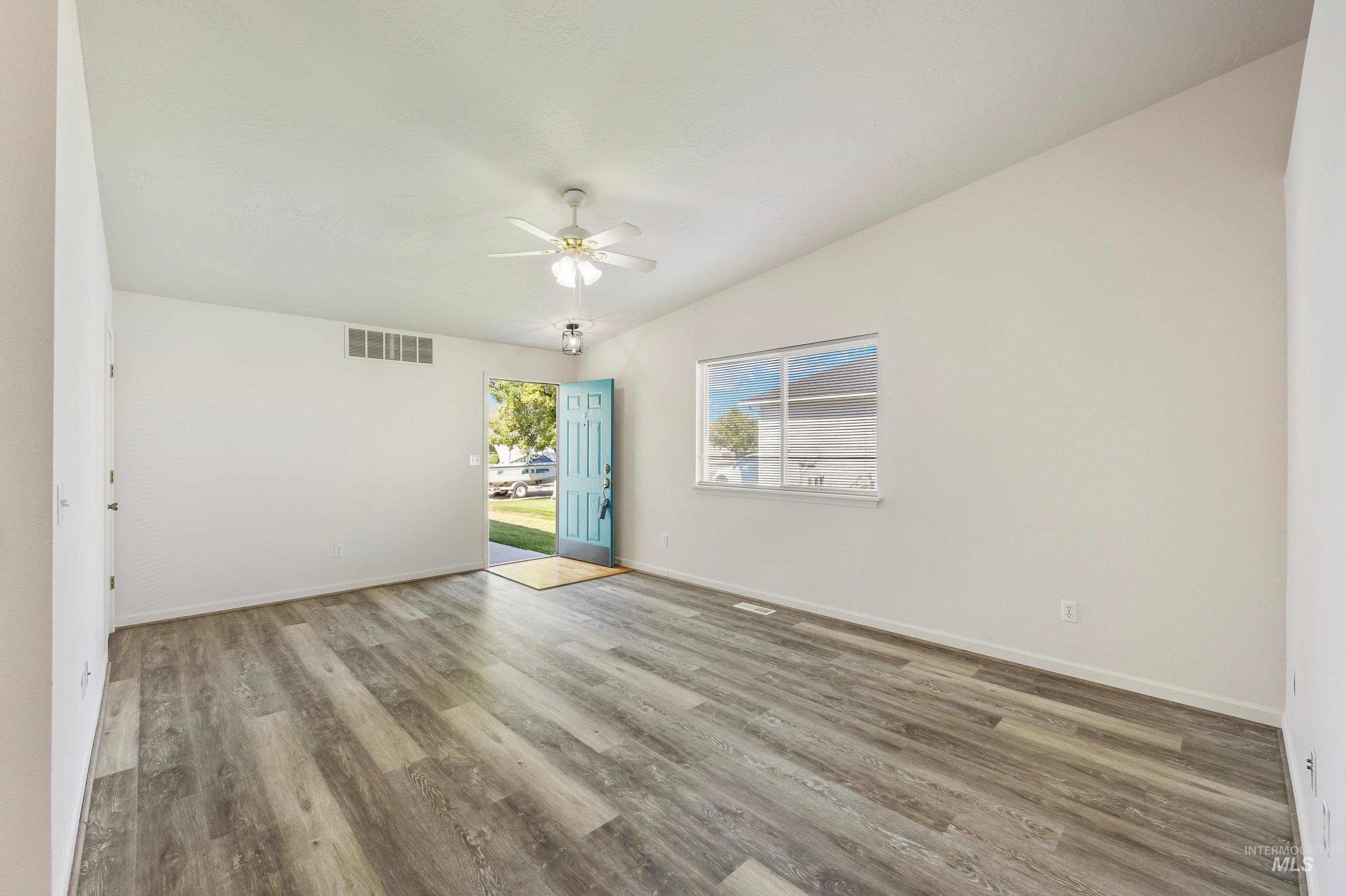 821 E. Maine Ave. Property Photo 6